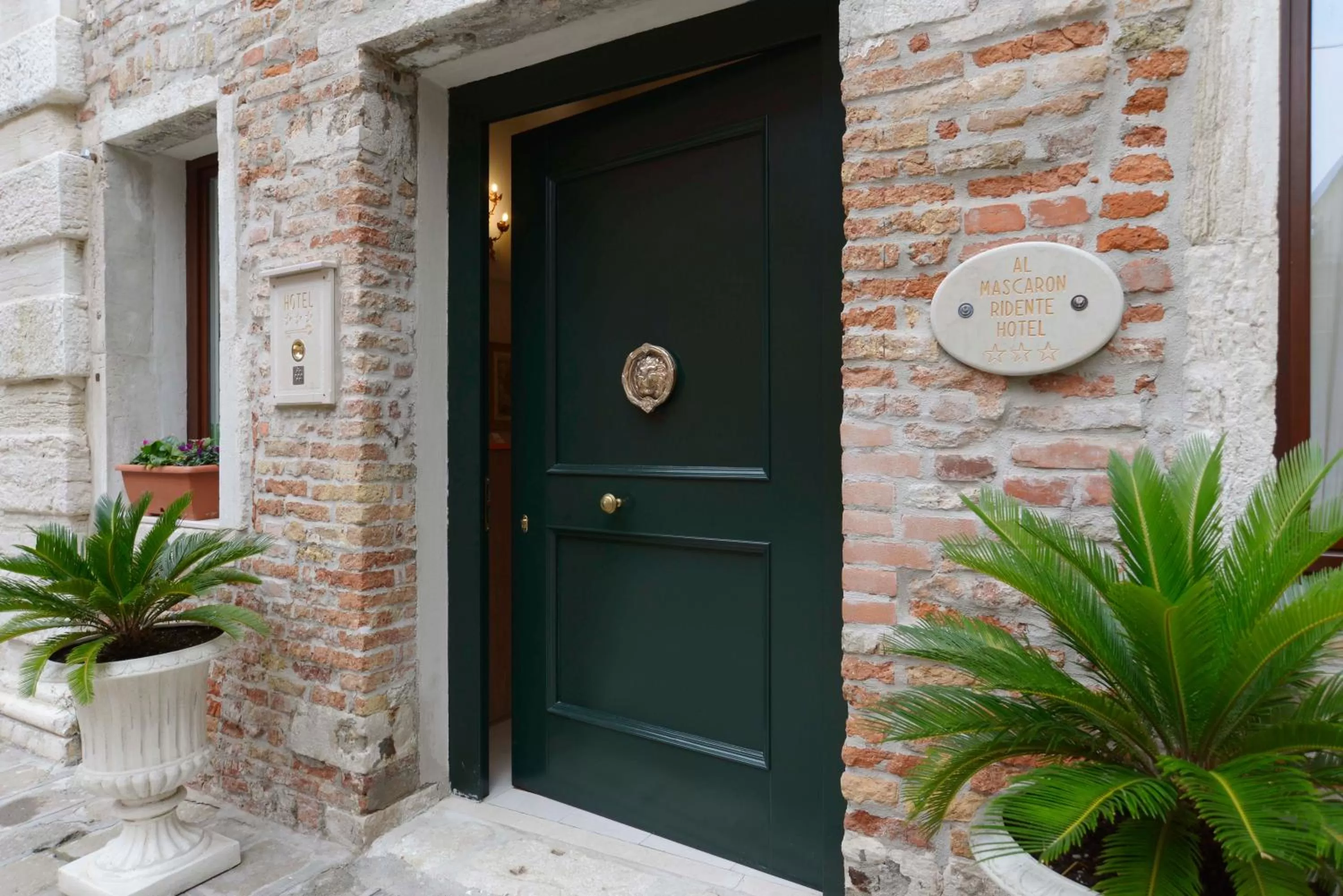 Property building in Al Mascaron Ridente