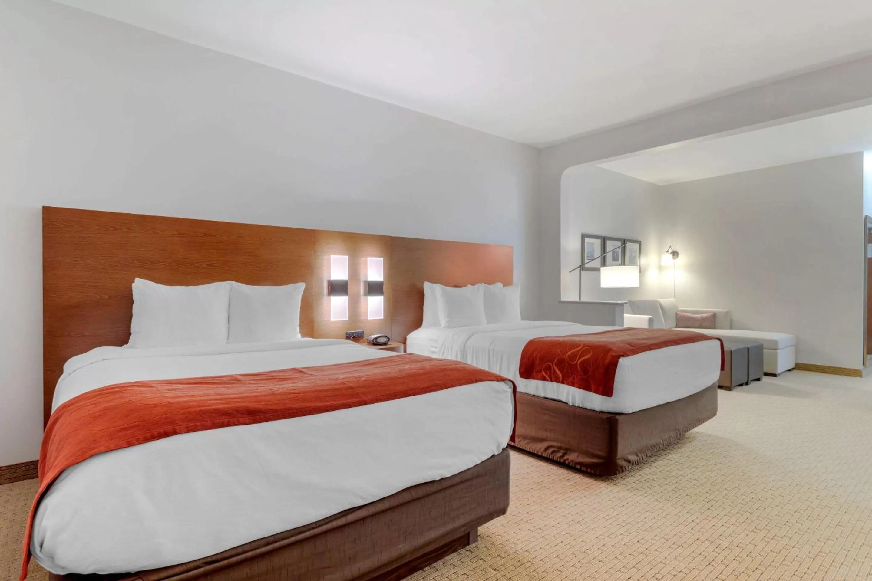 Bedroom, Bed in Comfort Suites La Porte - Baytown