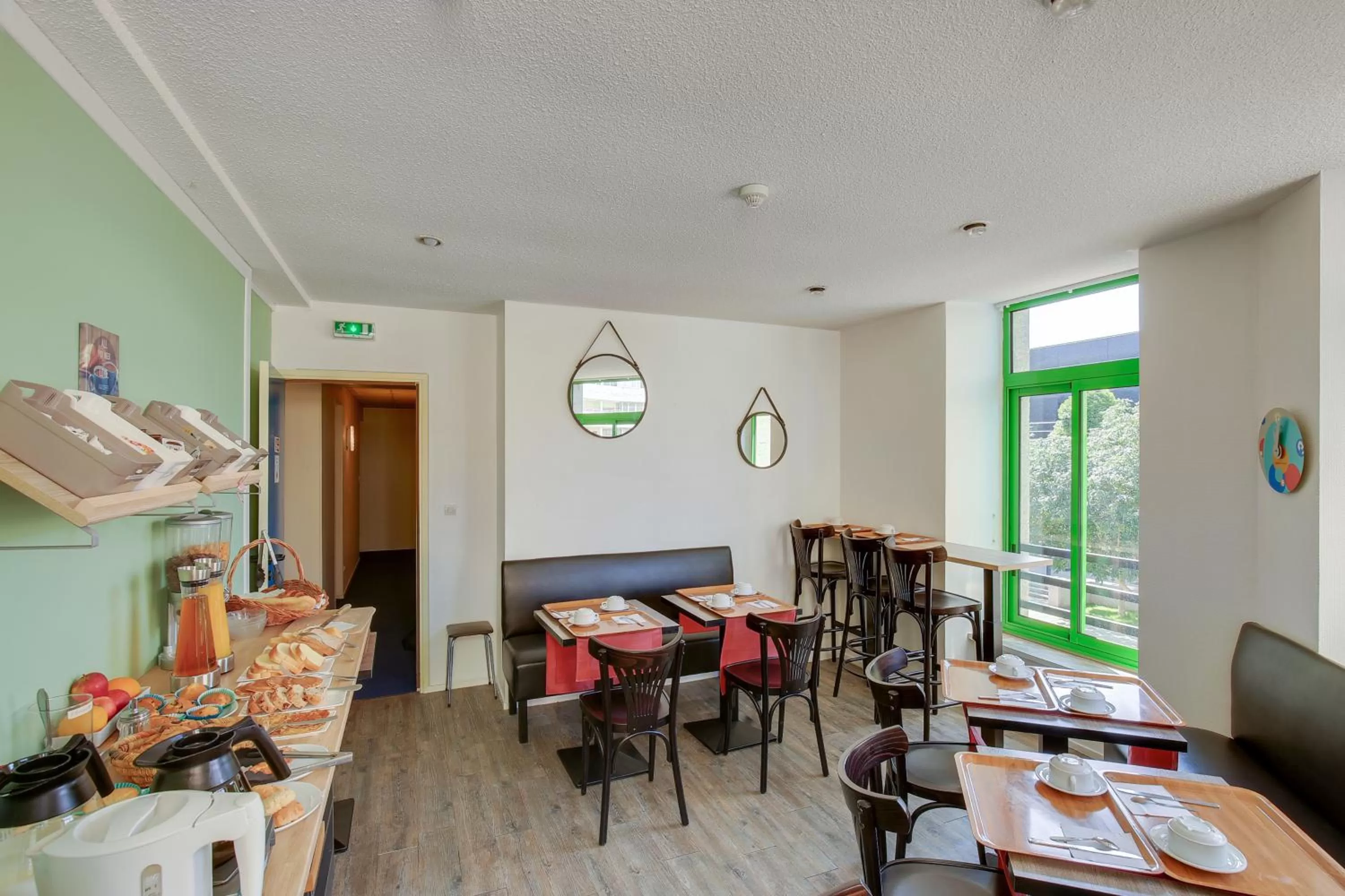 Breakfast in Contact Hôtel du Champ de Mars de Saint-Brieuc