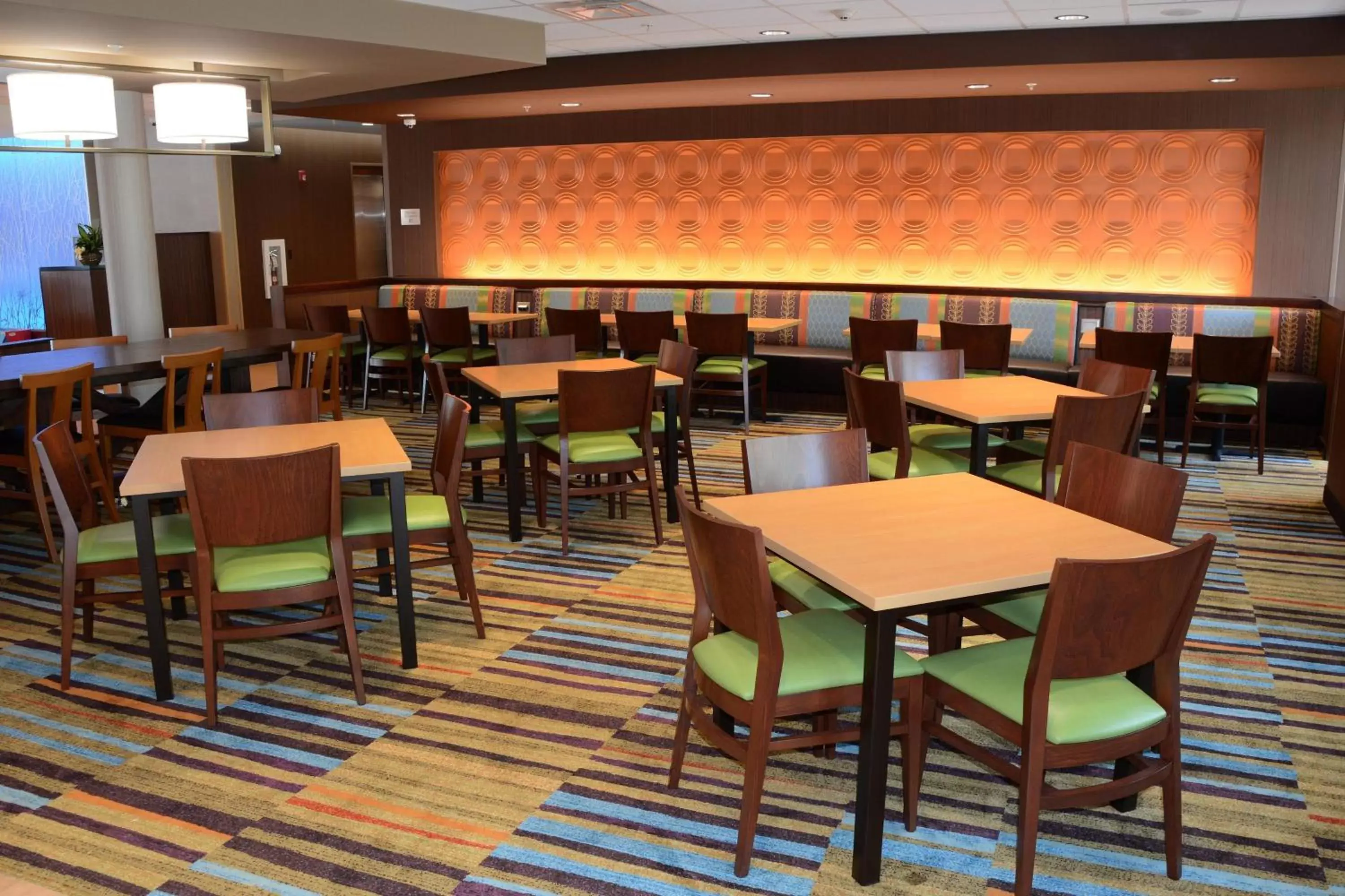 Restaurant/Places to Eat in Fairfield Inn & Suites By Marriott Somerset