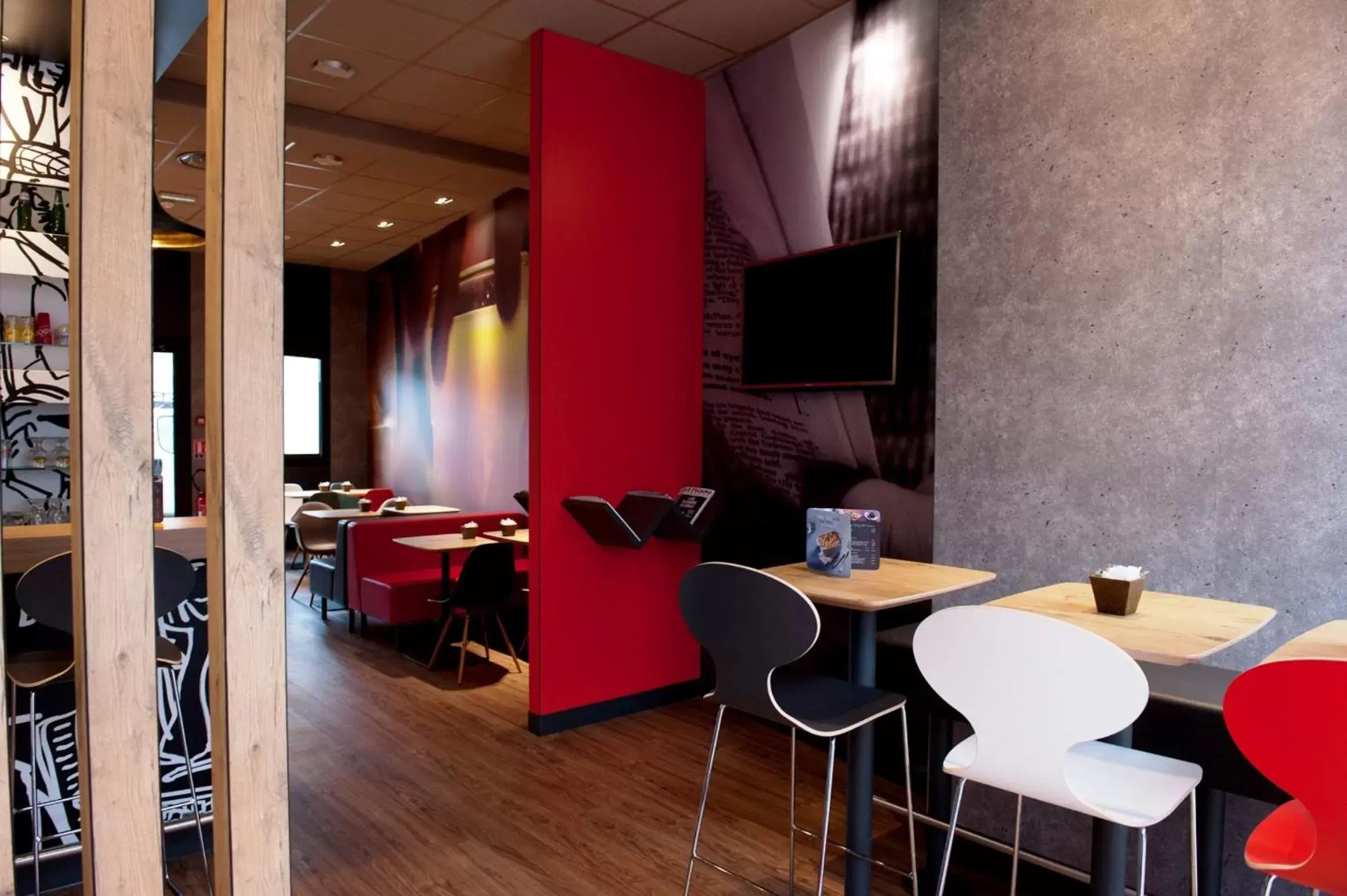 Lounge or bar, Restaurant/Places to Eat in Ibis Agen Centre Gare