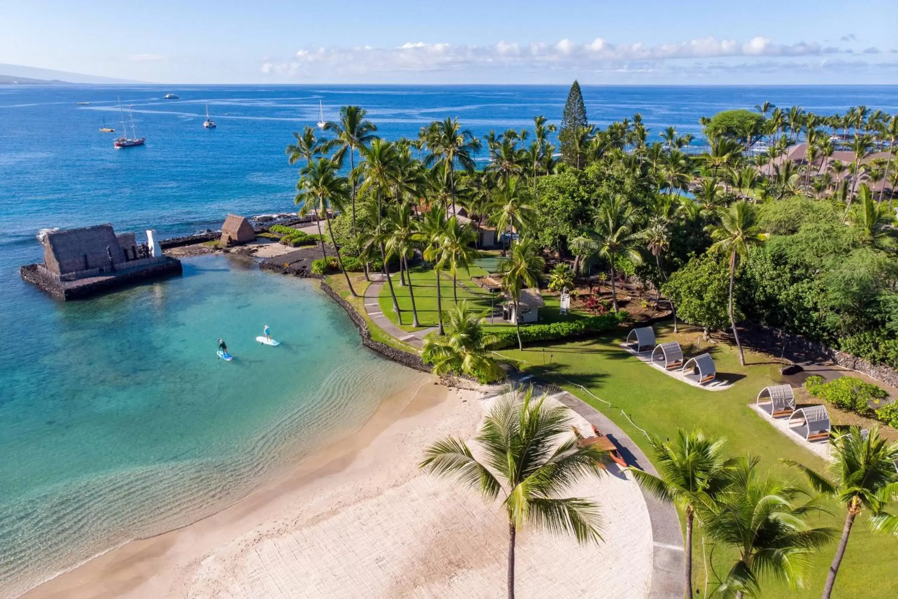 Property building, Bird's-eye View in Courtyard by Marriott King Kamehameha's Kona Beach Hotel