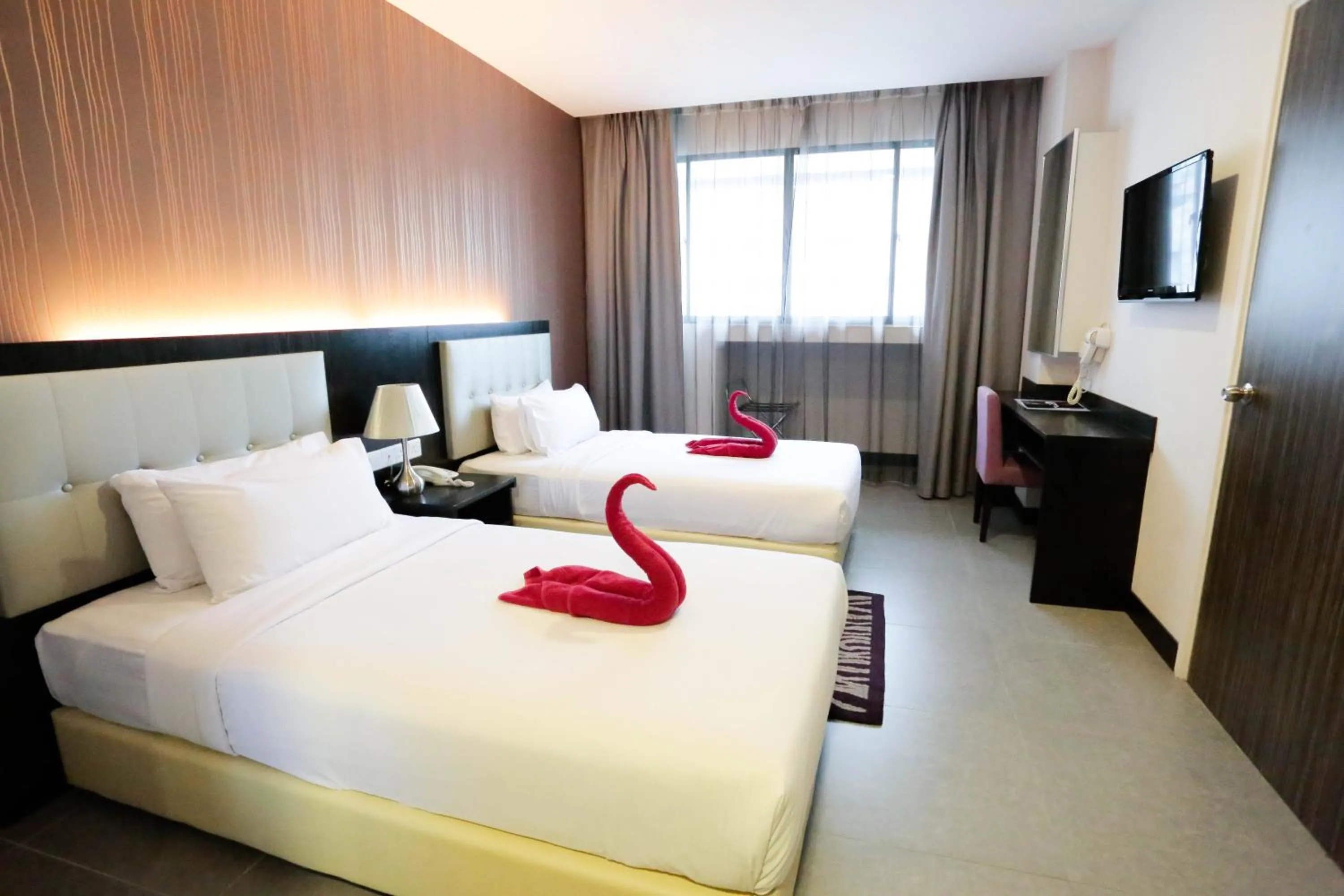 Photo of the whole room, Bed in The Grand Campbell Hotel Kuala Lumpur