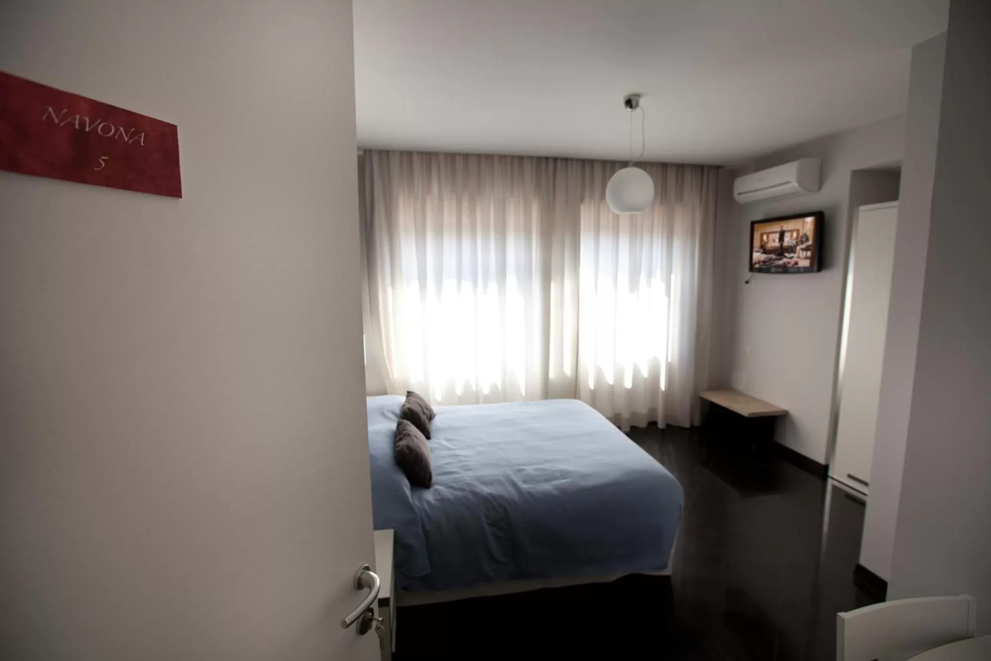 Bedroom, Bed in Heart of Rome Rooms