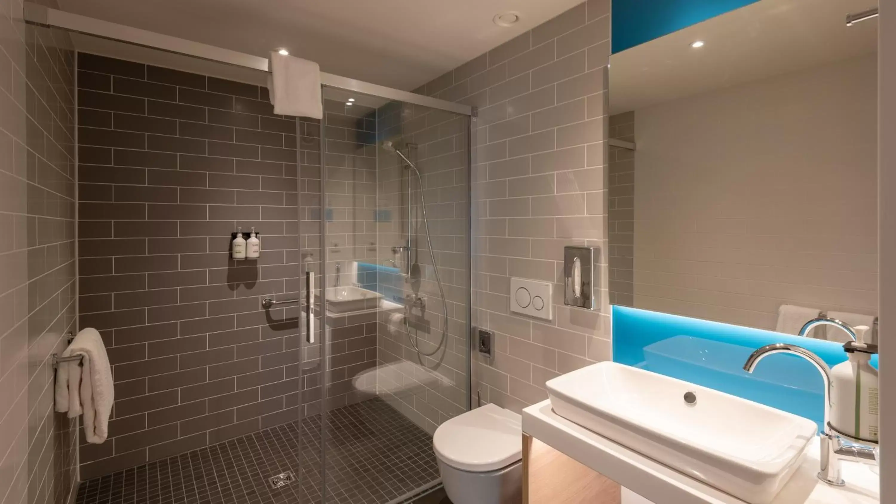 Shower, Bathroom in Holiday Inn Express - MUNICH NORTH, an IHG Hotel