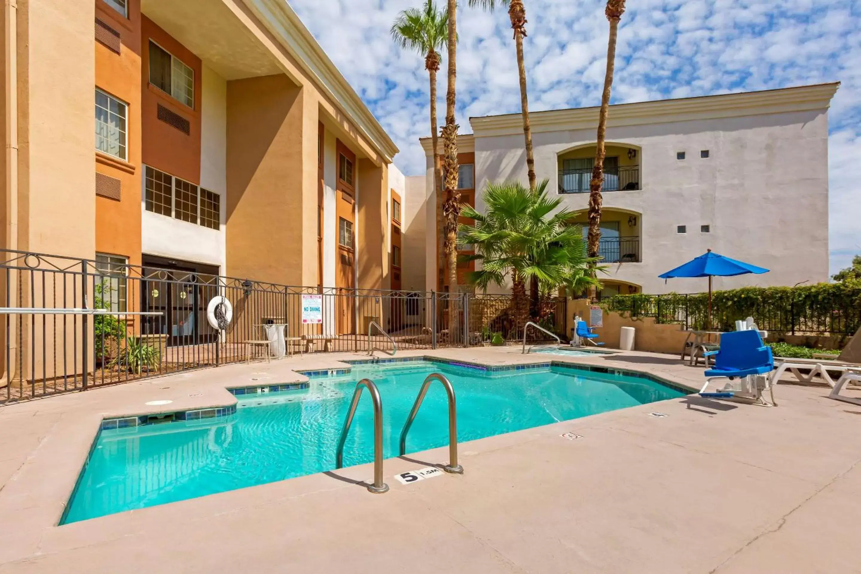 Swimming Pool in Comfort Inn & Suites North Glendale and Peoria