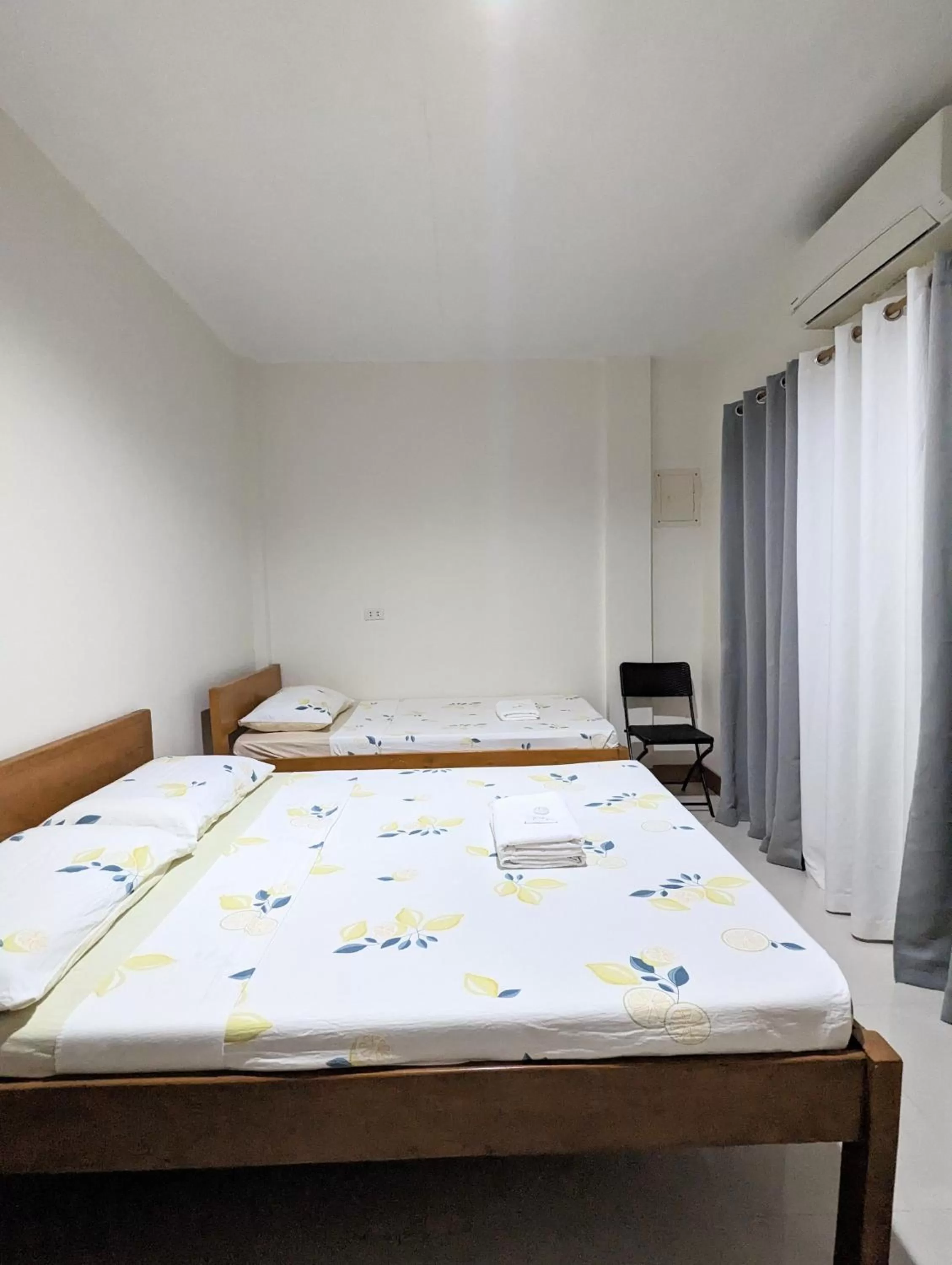 Bed in Charlina Inn Panglao