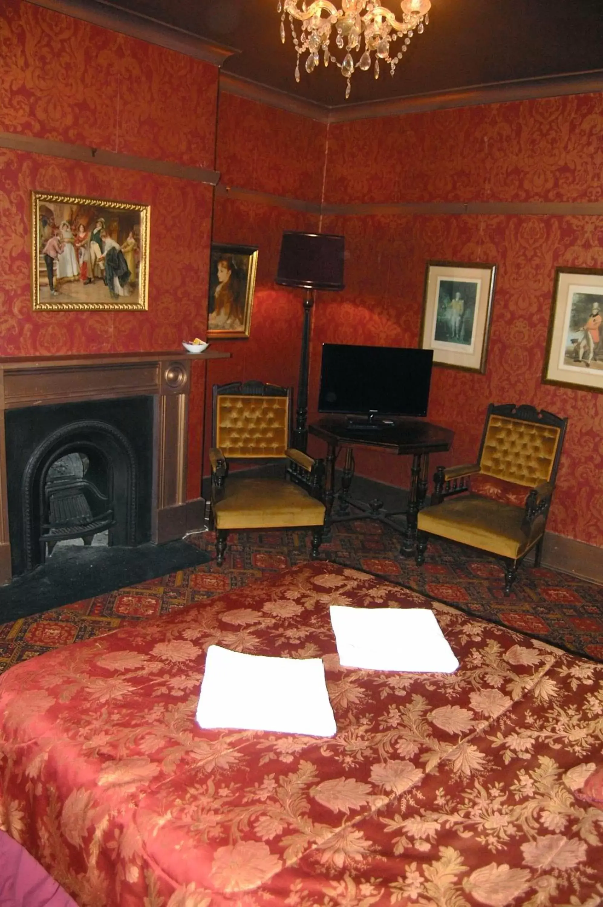 Bed, Seating Area in Shakespeare Hotel