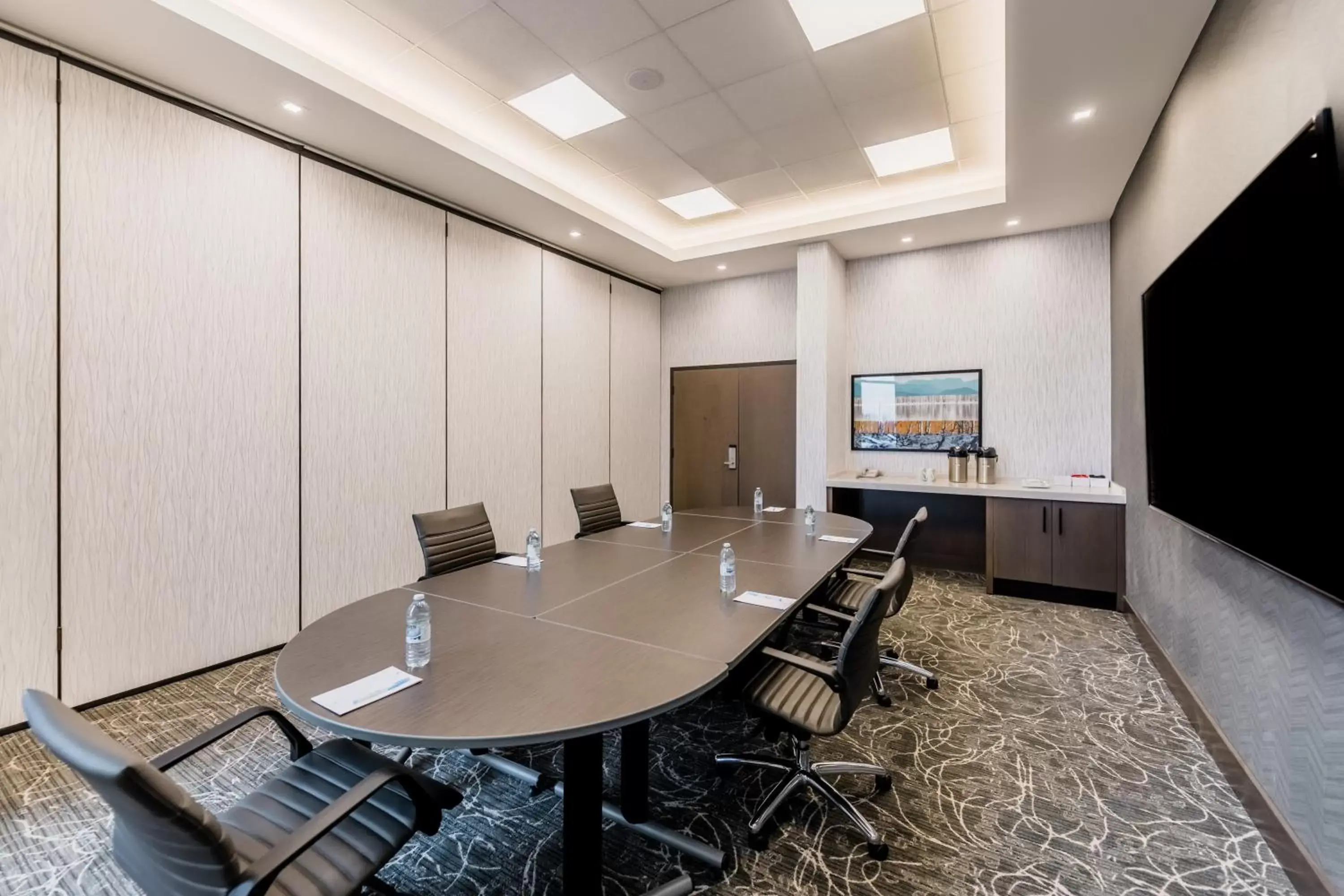 Meeting/conference room in Hyatt House Winnipeg South Outlet Collection