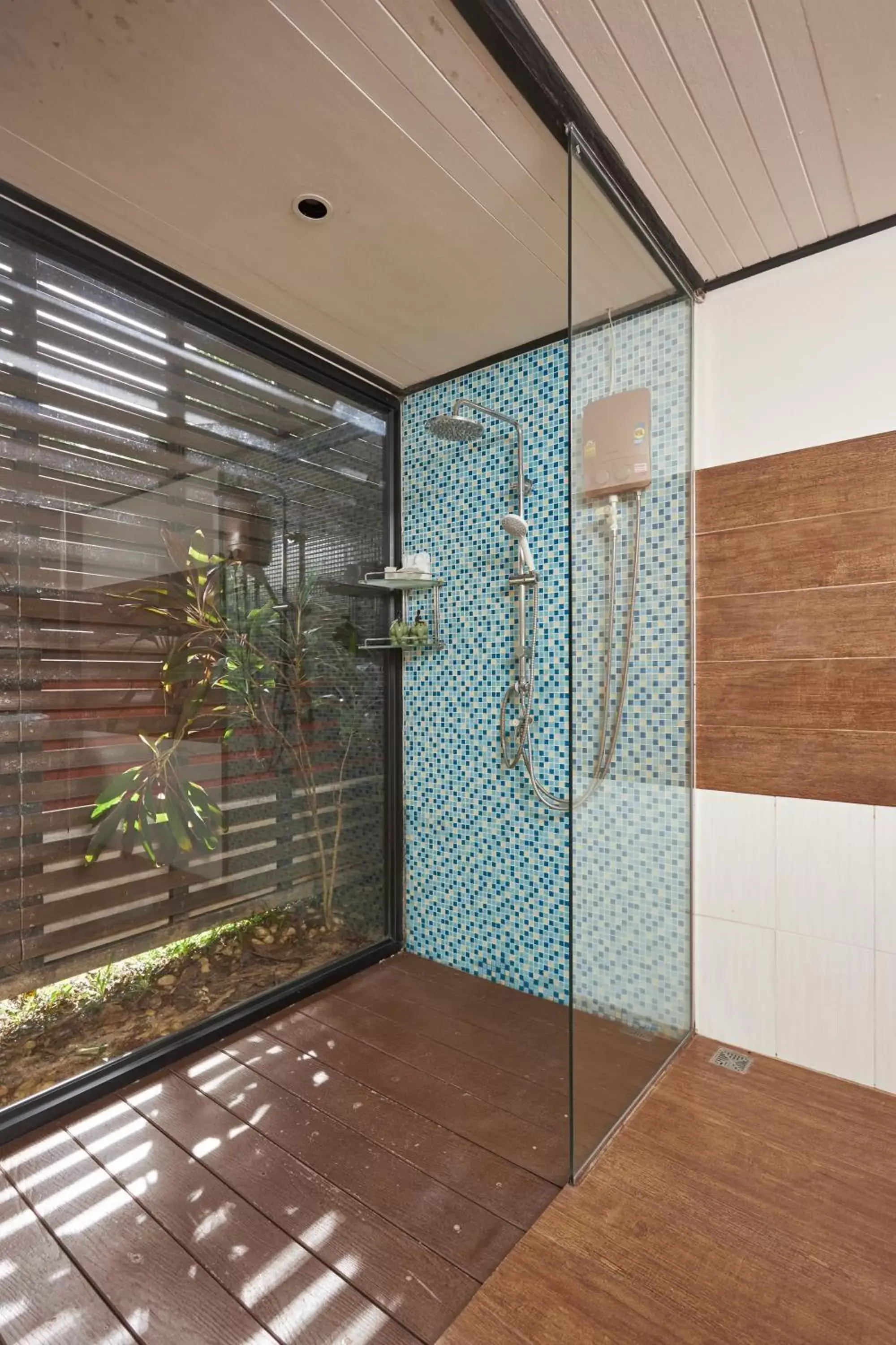 Shower, Bathroom in Resolution Resort