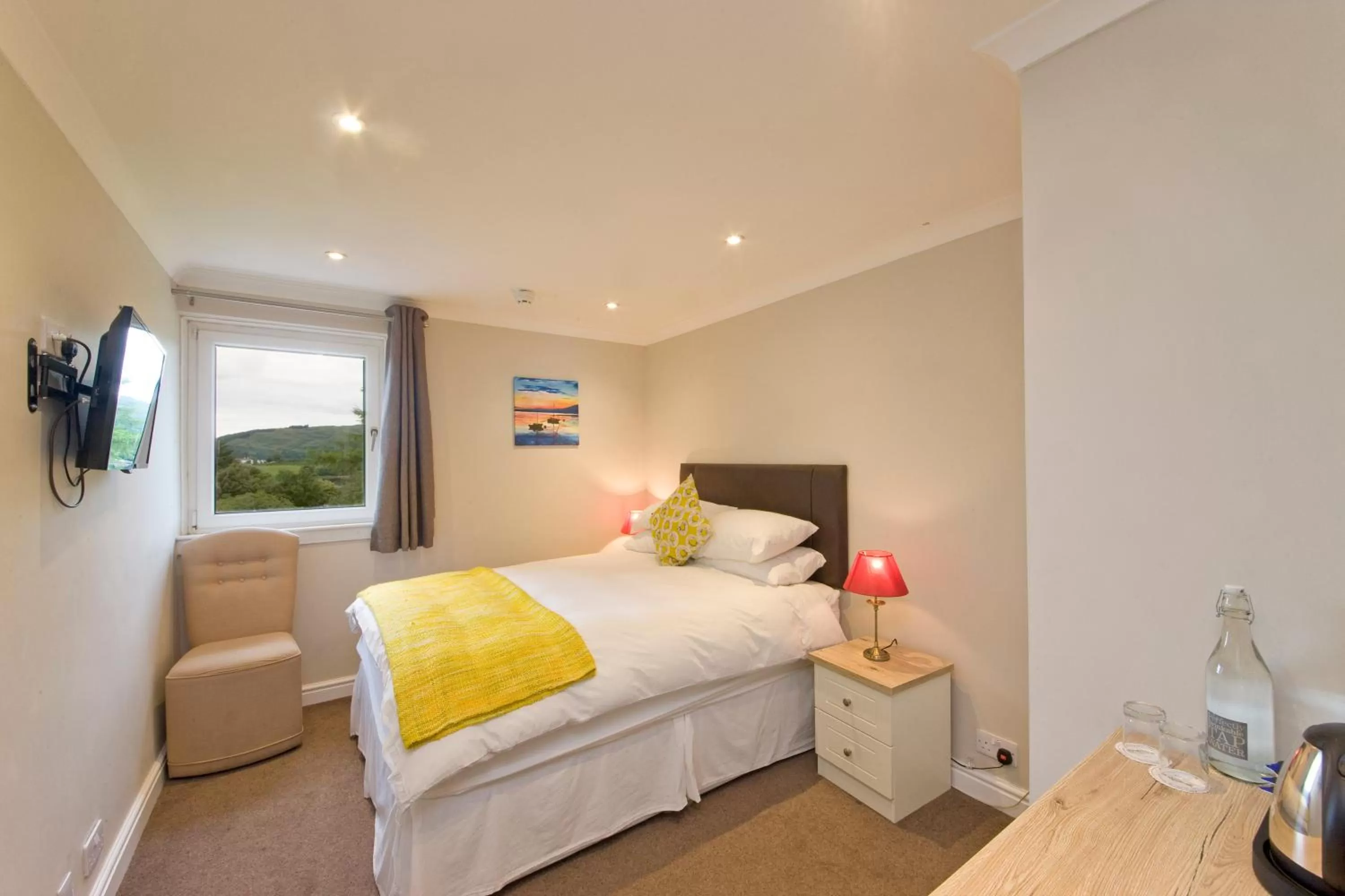 Bedroom, Bed in Falls of Lora Hotel