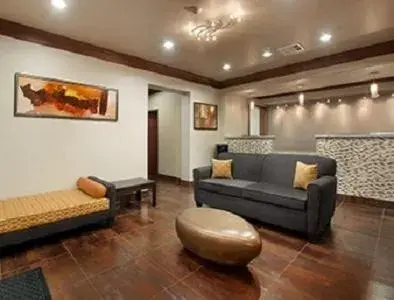 Property building in Days Inn by Wyndham Dilley Property building in Days Inn by Wyndham Dilley