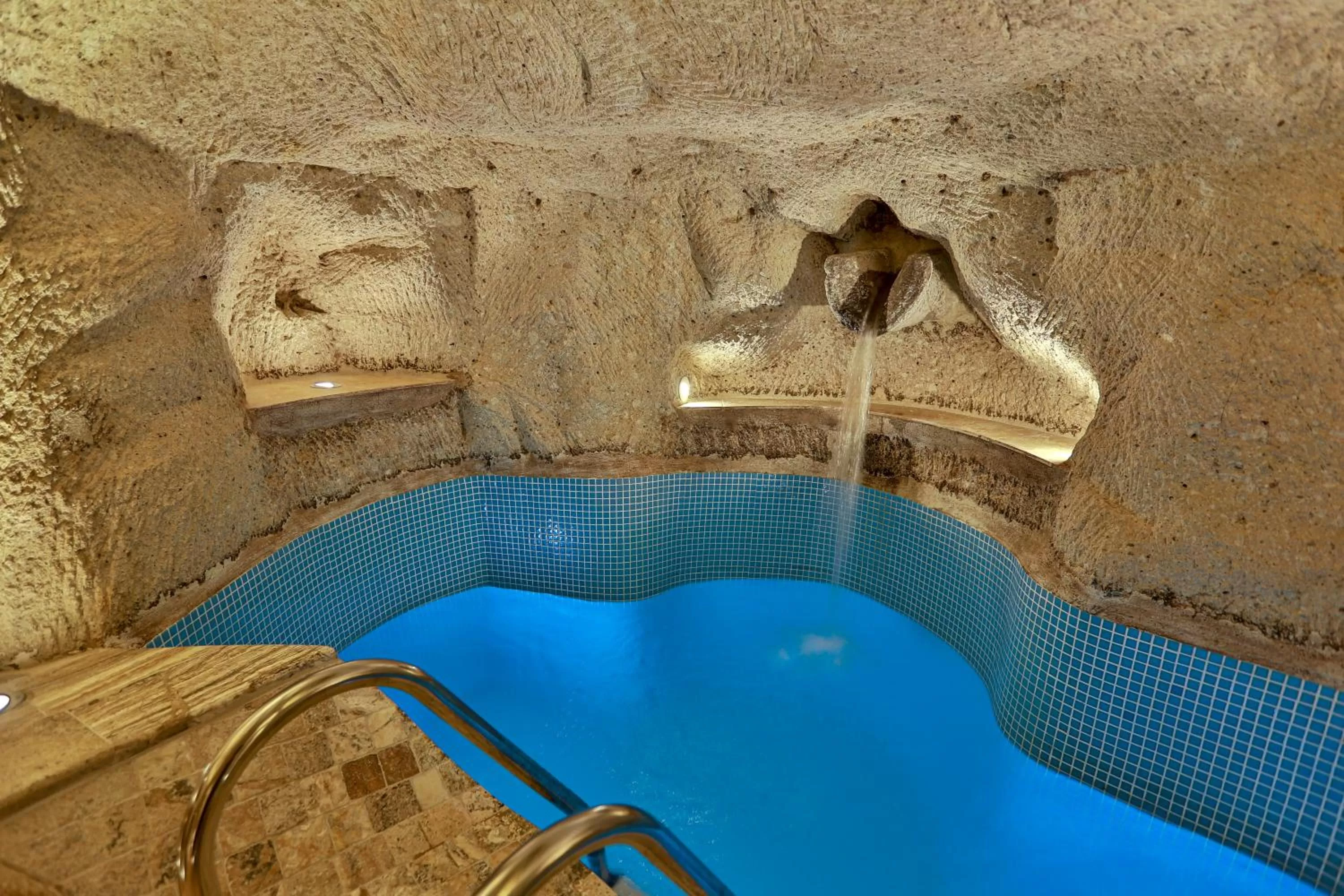 Swimming pool in Şah Saray Cave Suites Halal Hotel