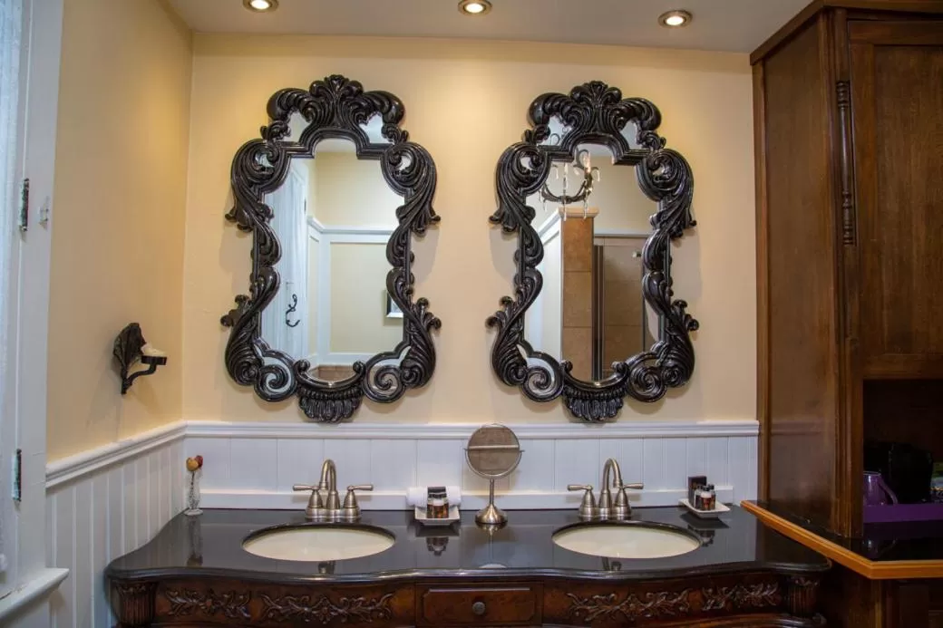 Bathroom in Grey Gables Inn