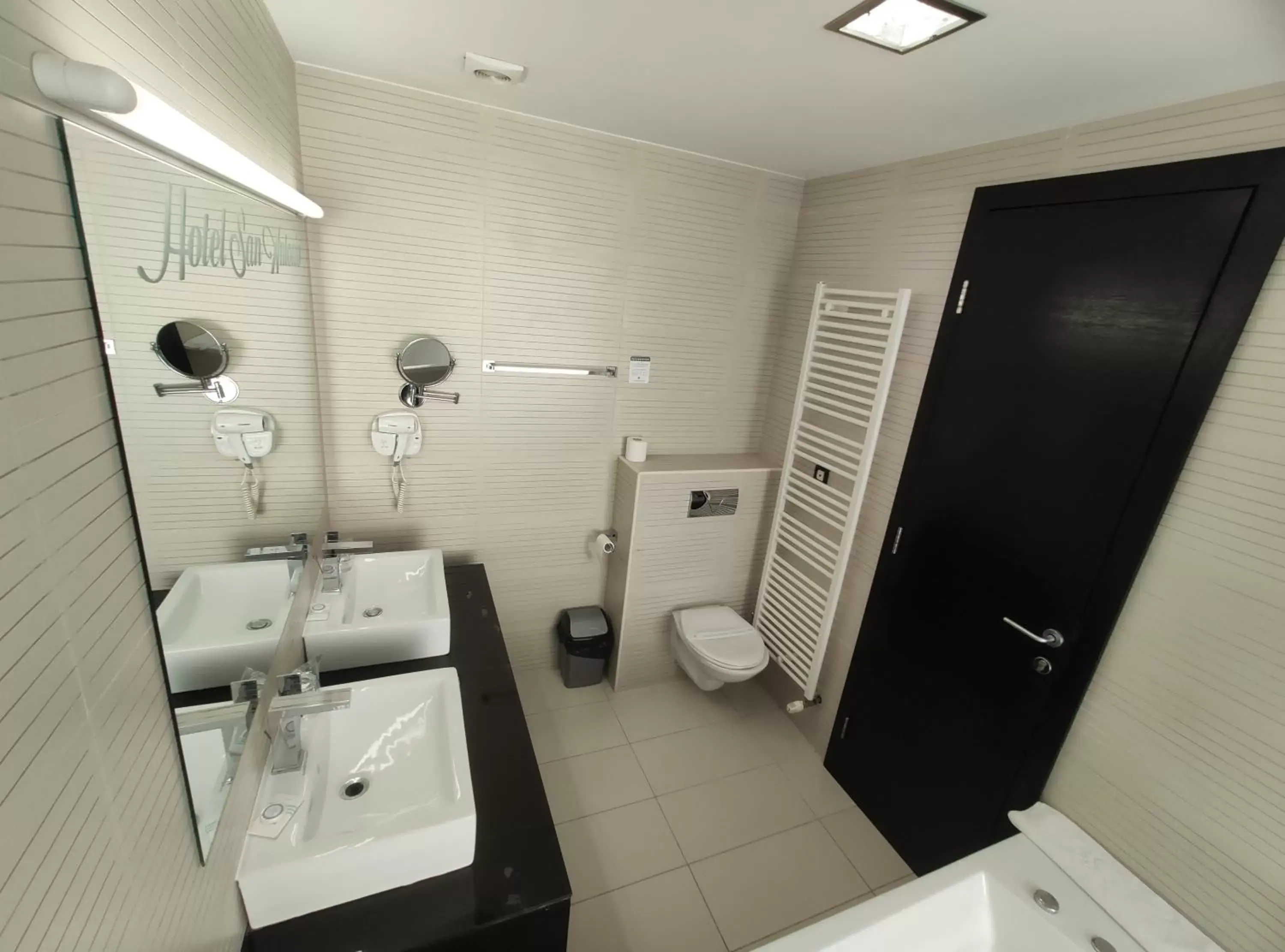 Bathroom in Hotel San Antonio