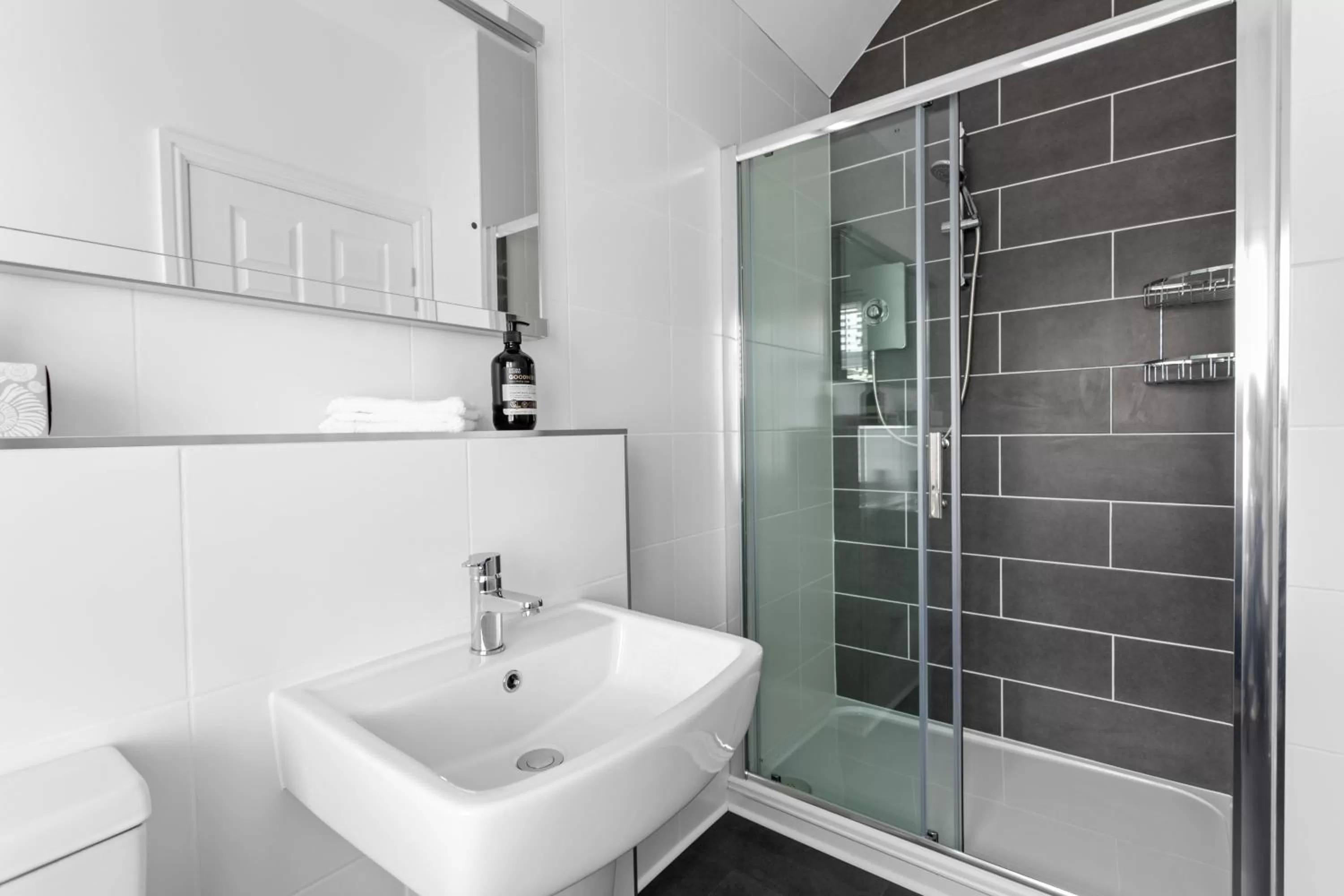 Shower, Bathroom in Stover Lodge