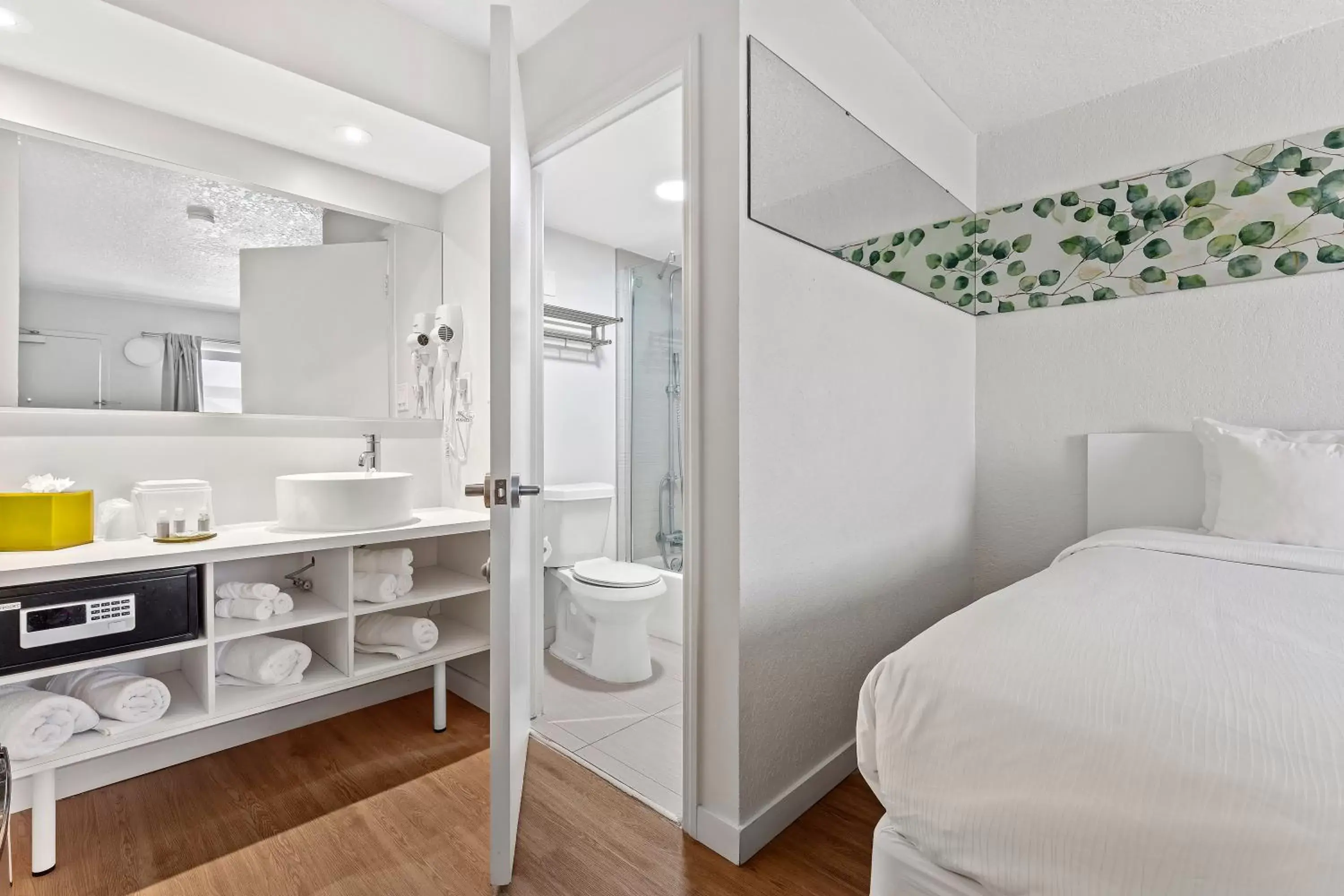 Bedroom, Bathroom in Developer Inn Express Fundamental Hotel