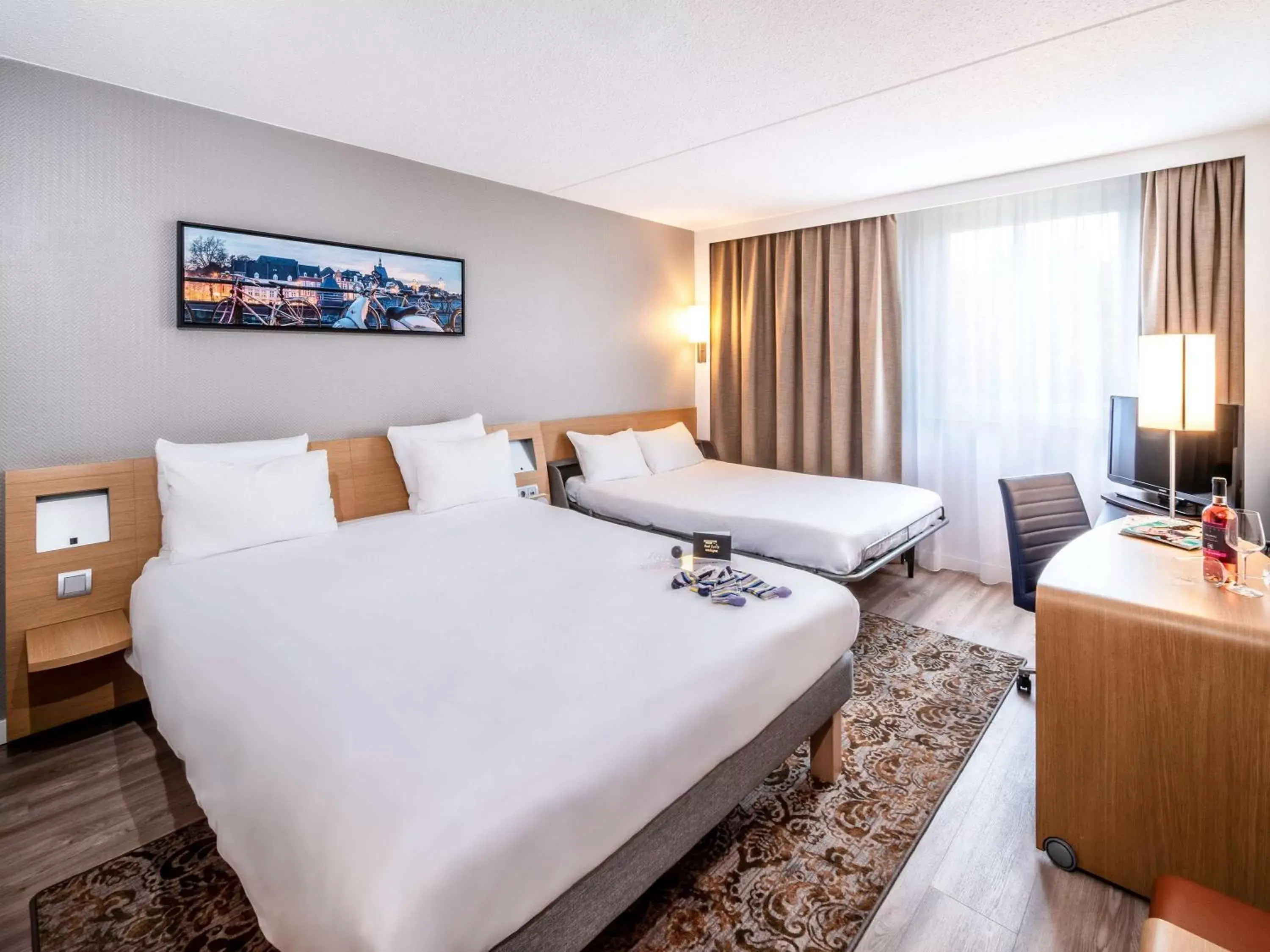 Photo of the whole room, Bed in Novotel Eindhoven