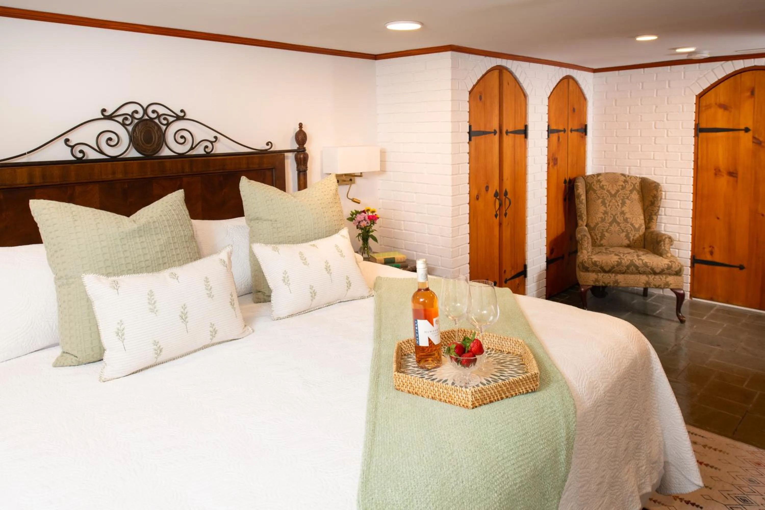 Bed in America's Cup Inn Newport