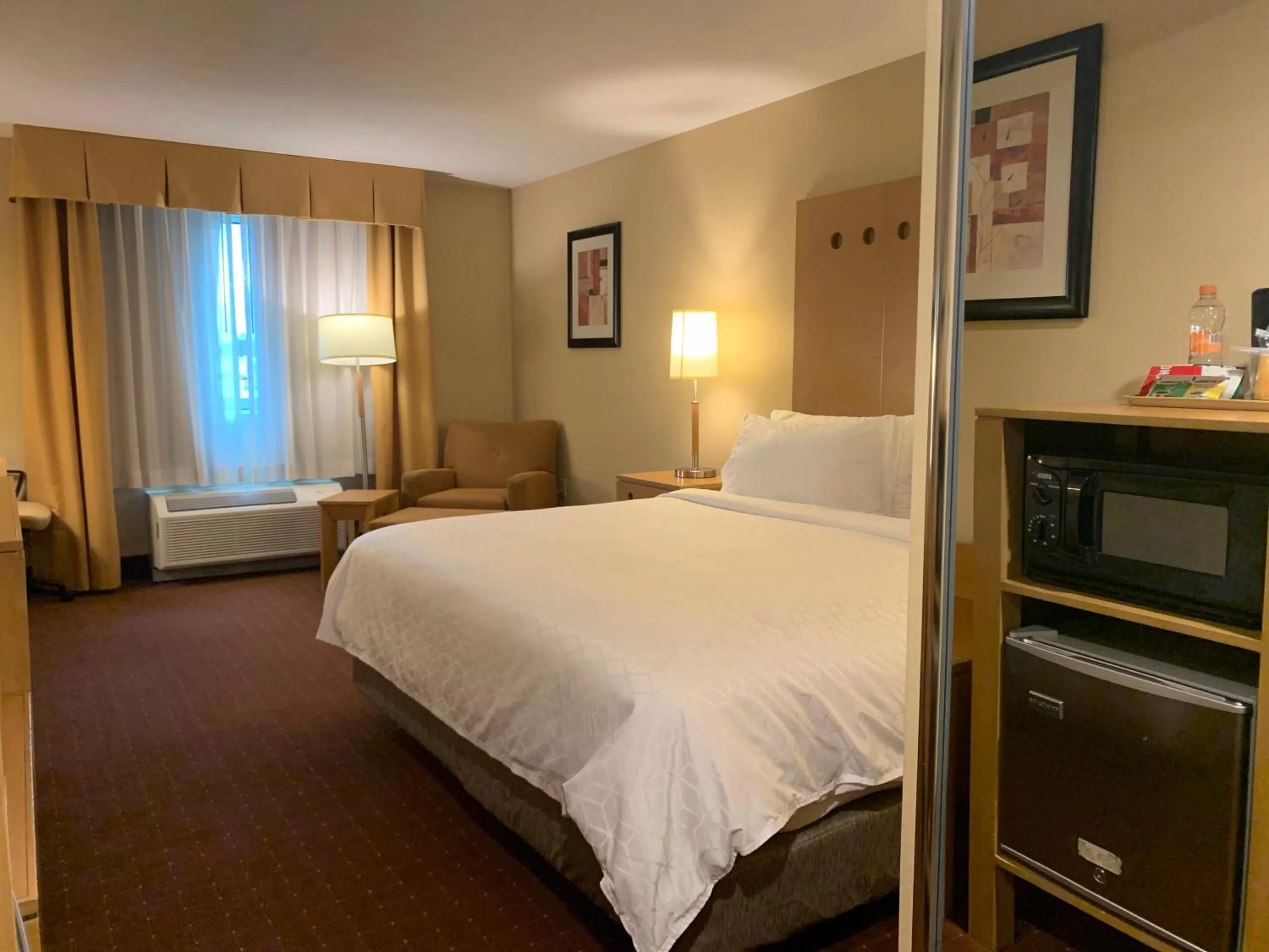 Photo of the whole room, Bed in Holiday Inn Express Saltillo Zona Aeropuerto by IHG