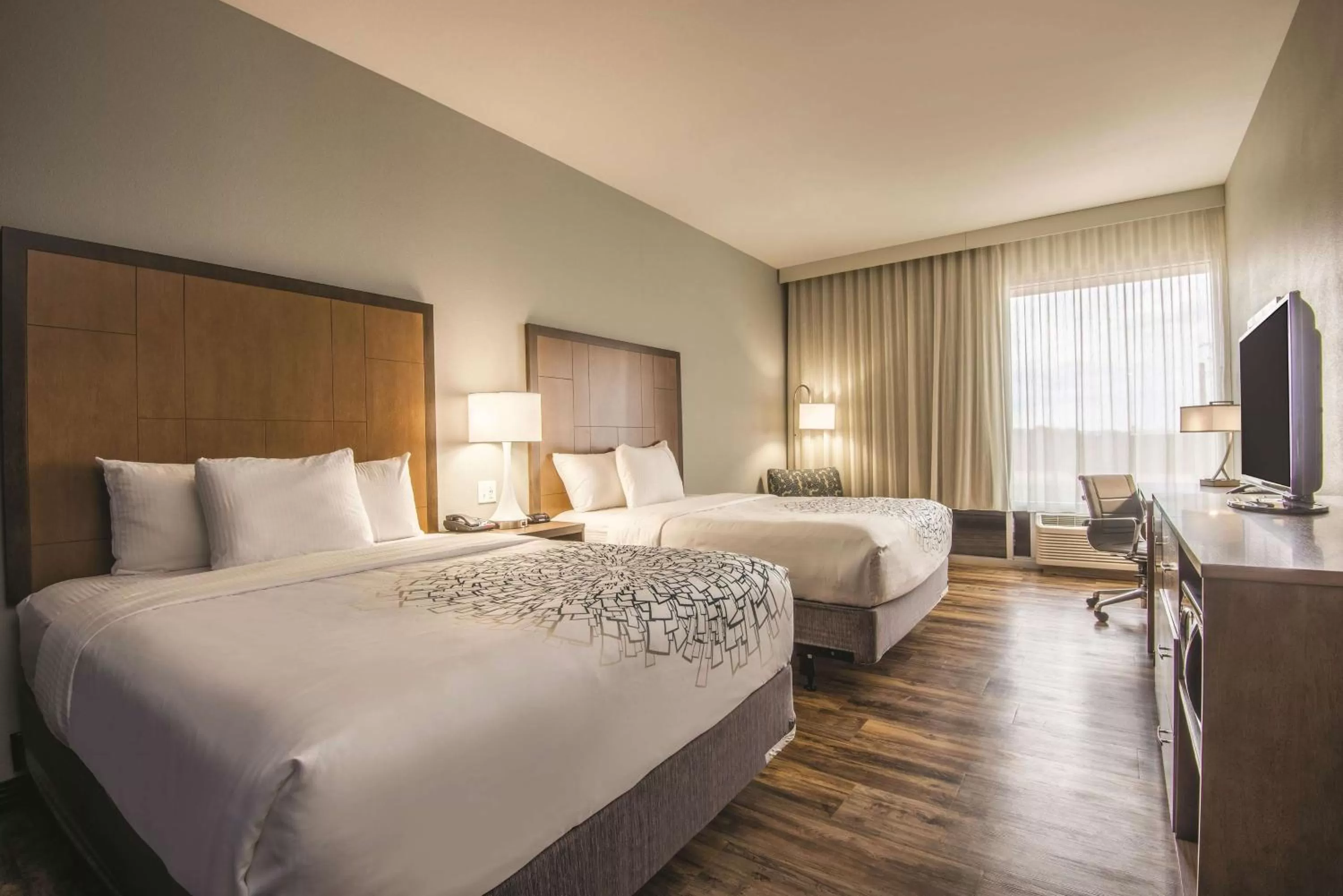 Photo of the whole room, Bed in La Quinta by Wyndham Kingman