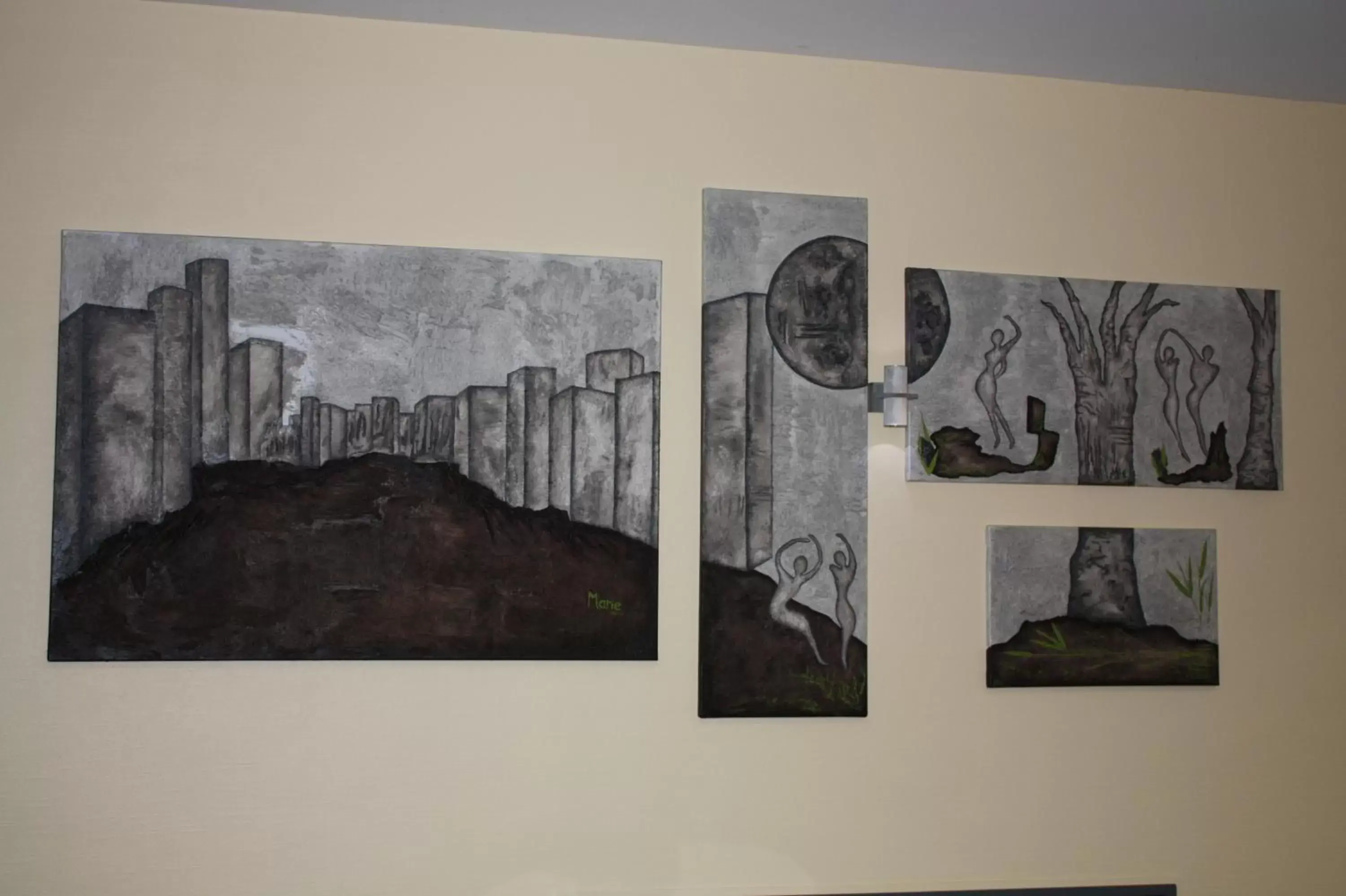 Lounge or bar in Logis Hôtel- Restaurant La Renaissance Lounge or bar in Logis Hôtel- Restaurant La Renaissance