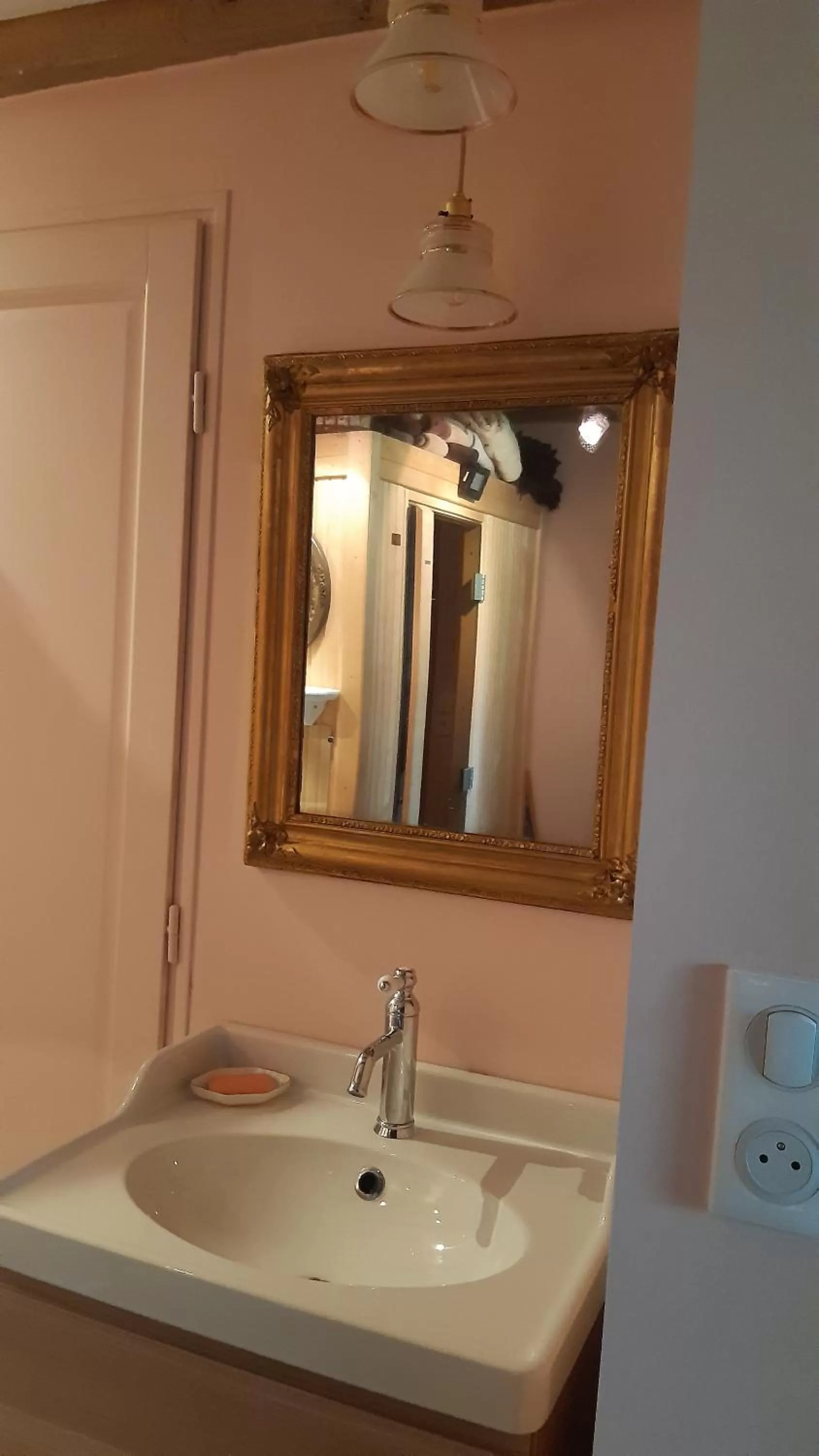 Bathroom in le buisson de la gariole ,chambre rhétaise