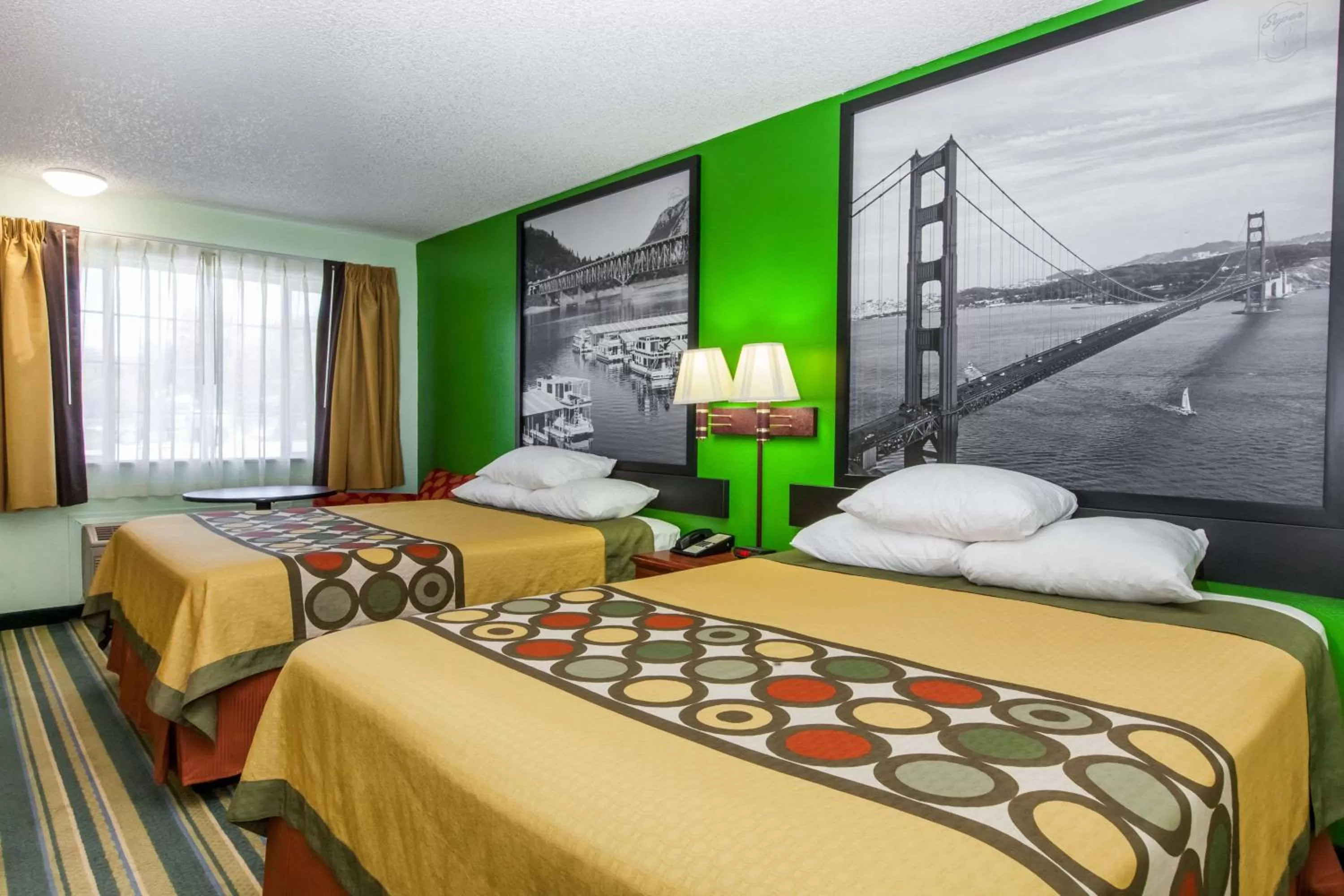 On site, Bed in Super 8 by Wyndham Yreka