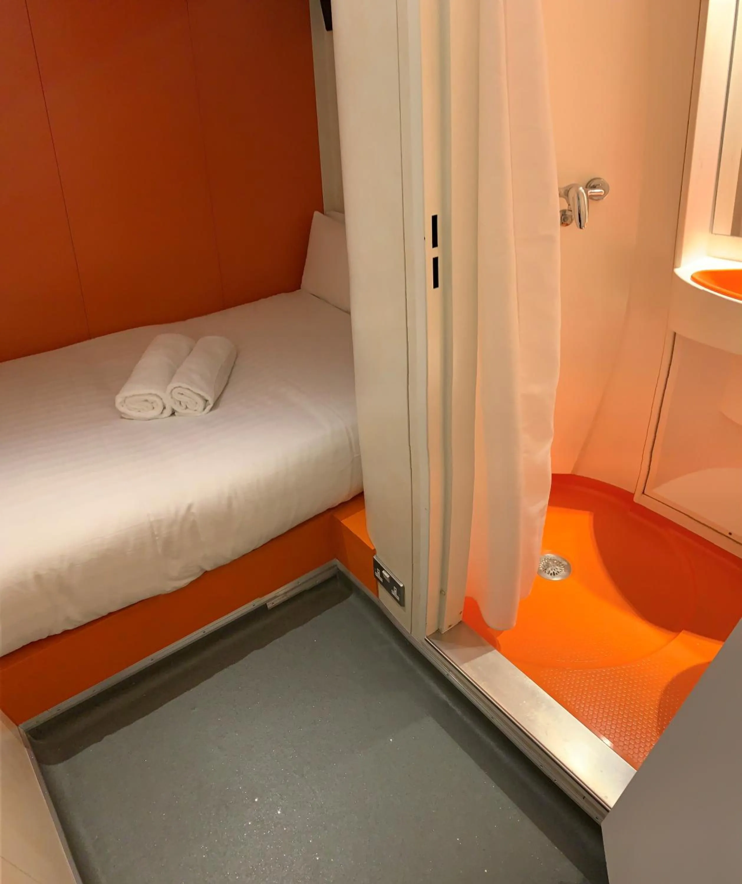 Bed in easyHotel South Kensington
