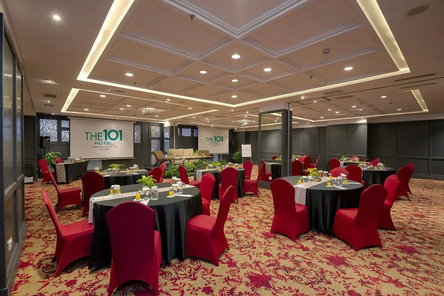 Meeting/conference room, Banquet Facilities in The 1o1 Yogyakarta Tugu Hotel