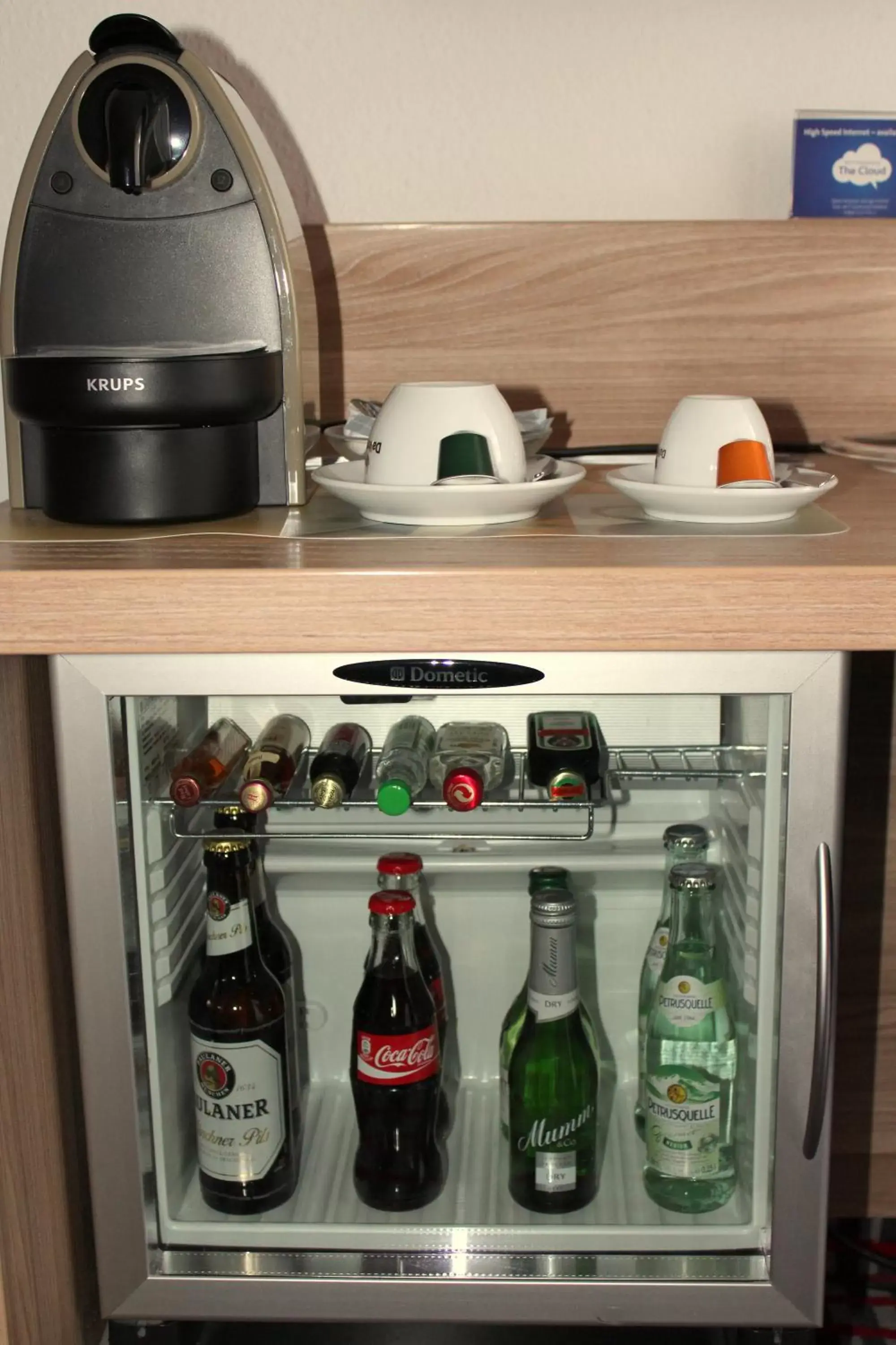 Coffee/tea facilities, Kitchen/Kitchenette in Hotel Wallis