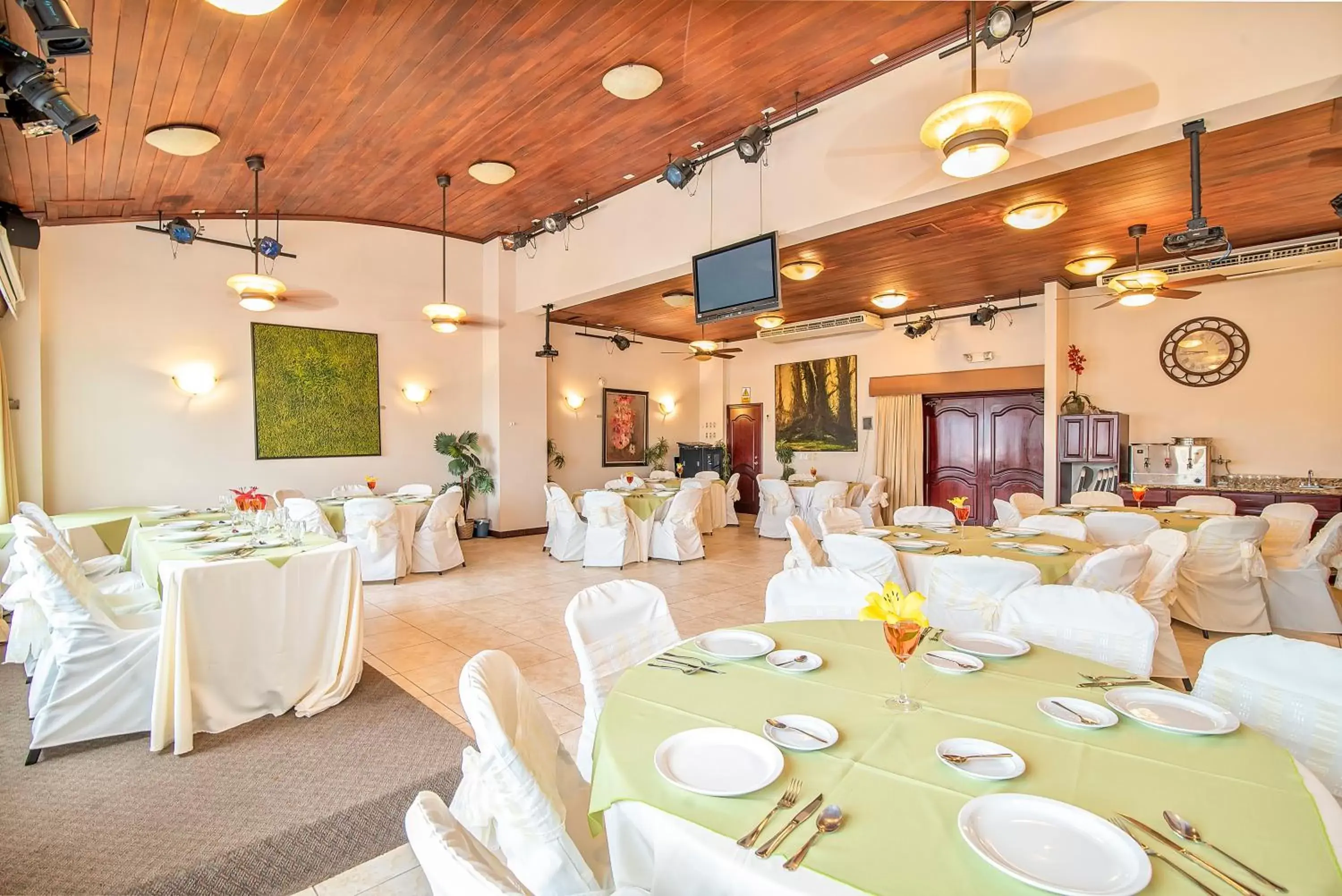 Lounge or bar, Banquet Facilities in Hotel Casa Roland San Jose