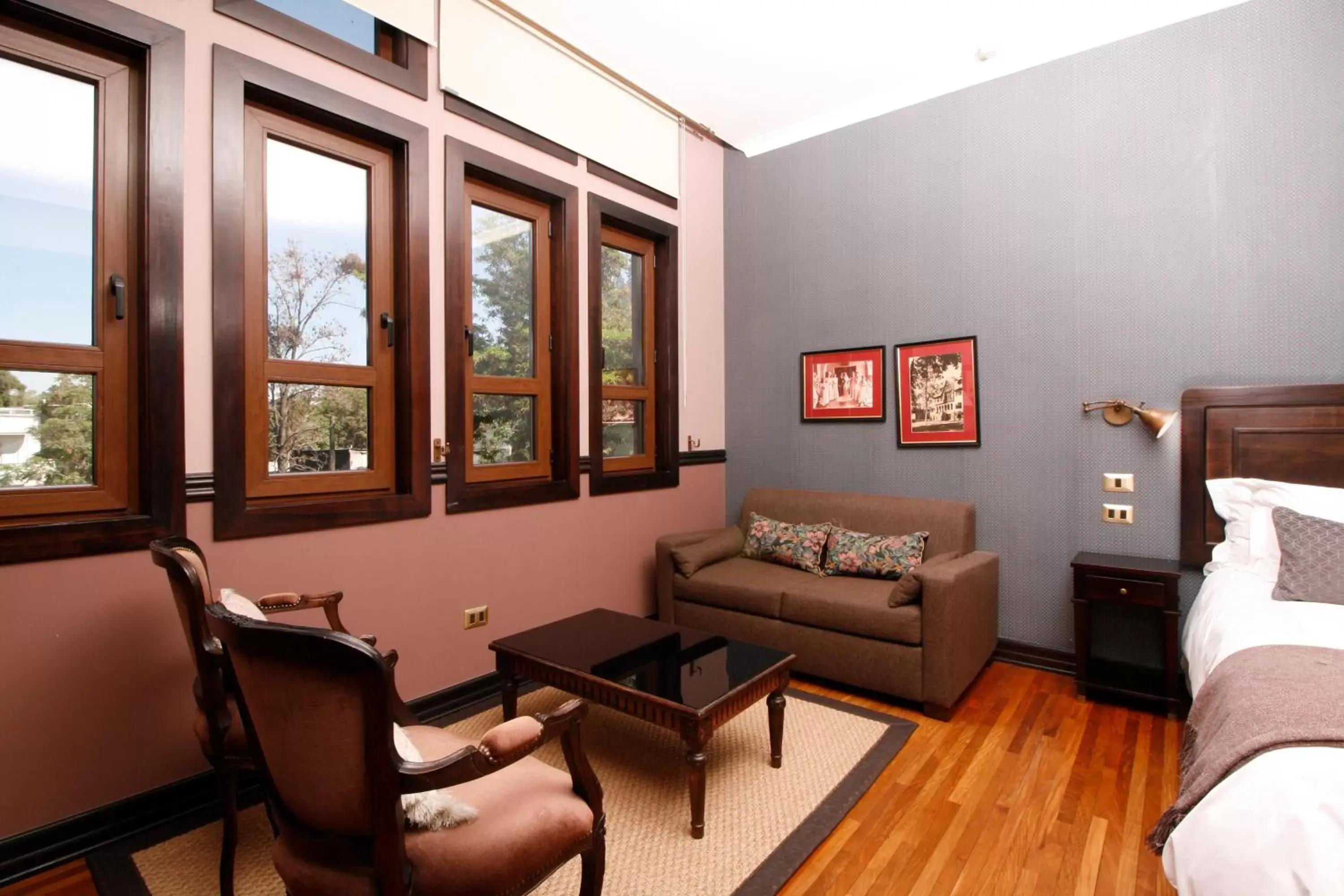 Photo of the whole room, Seating Area in Hotel Boutique Castillo Rojo