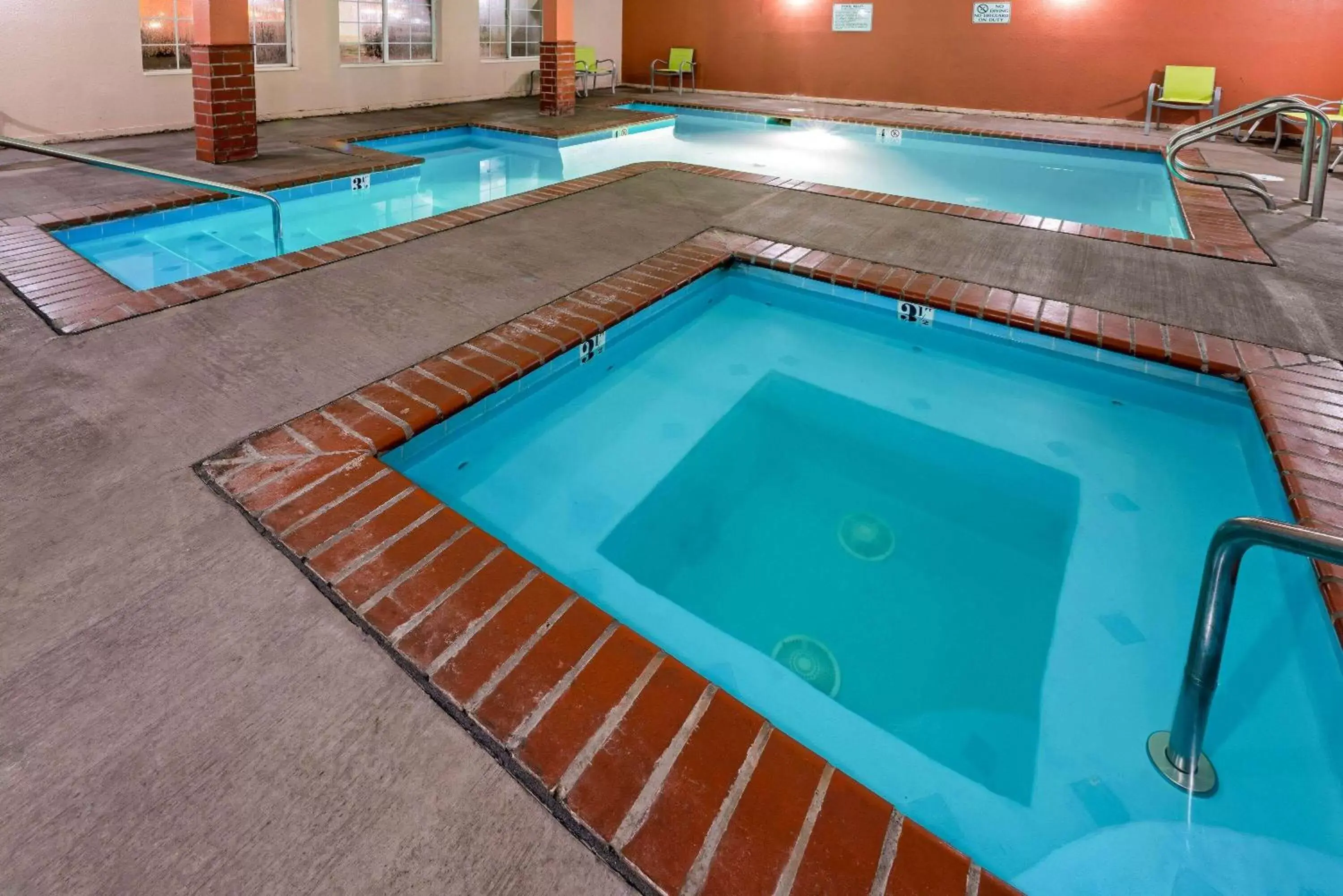 Hot Tub, Swimming Pool in La Quinta by Wyndham Fruita
