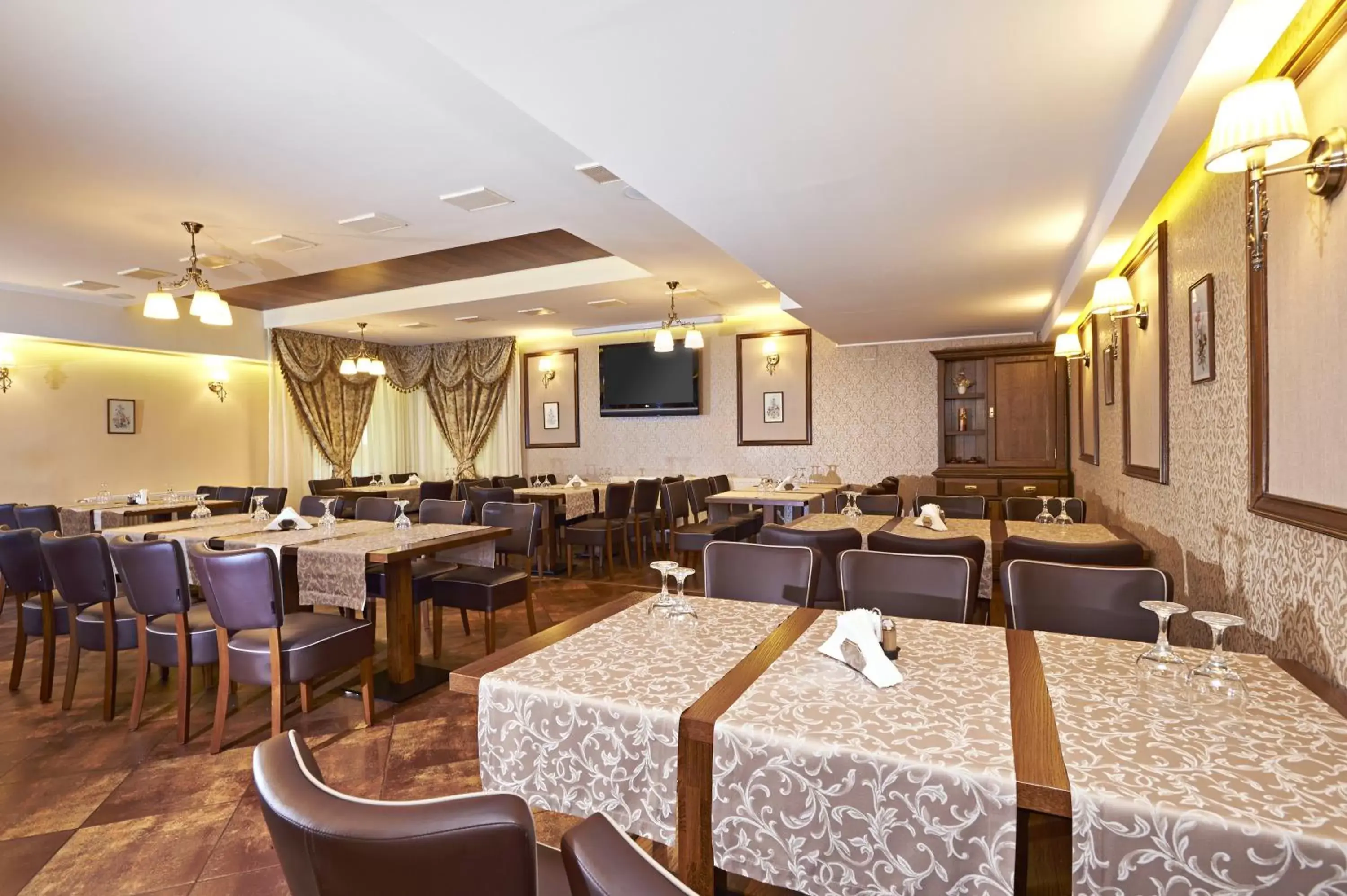 Restaurant/places to eat in Hotel Ambient Restaurant/places to eat in Hotel Ambient