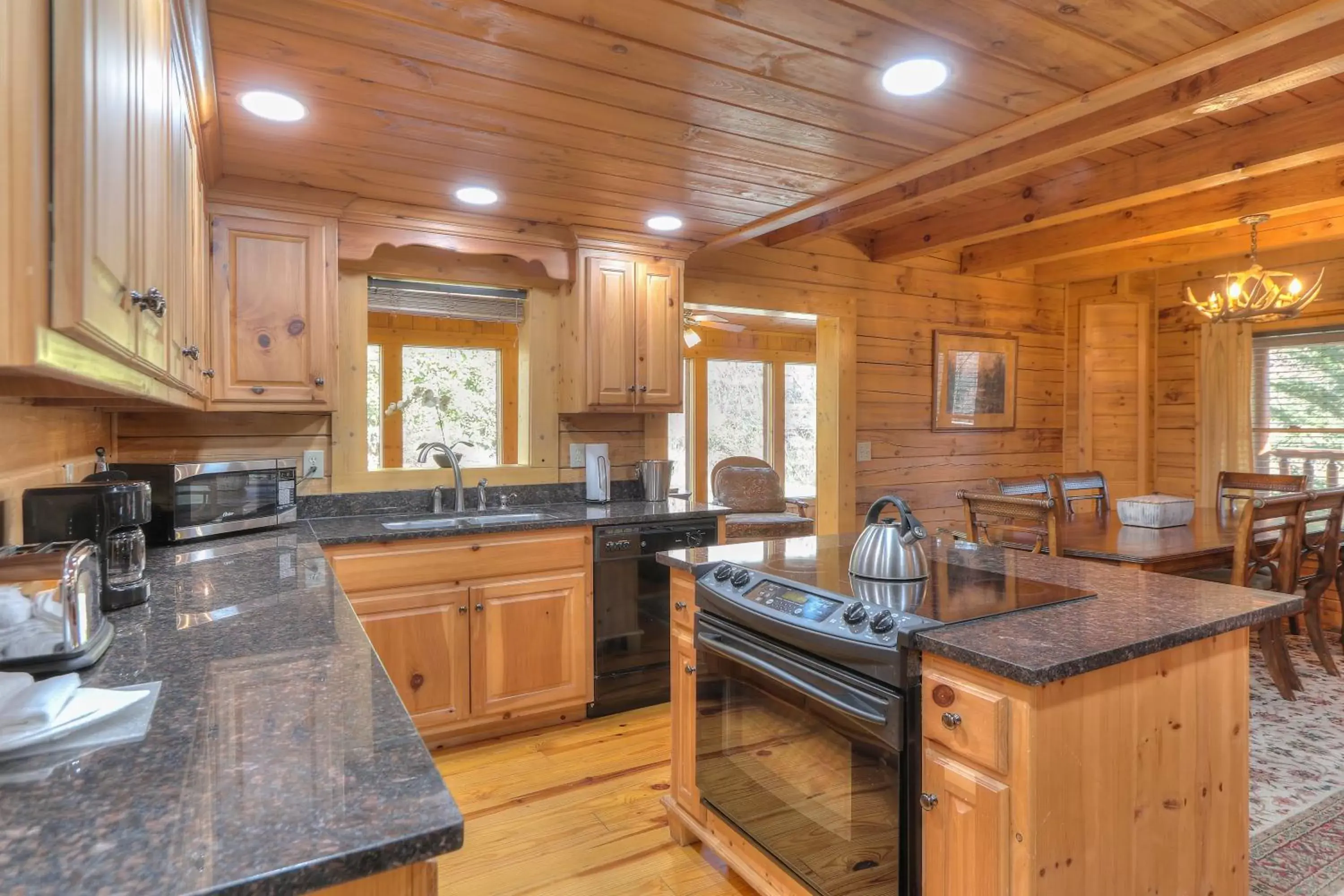 Kitchen/Kitchenette in RiverStone Resort & Spa