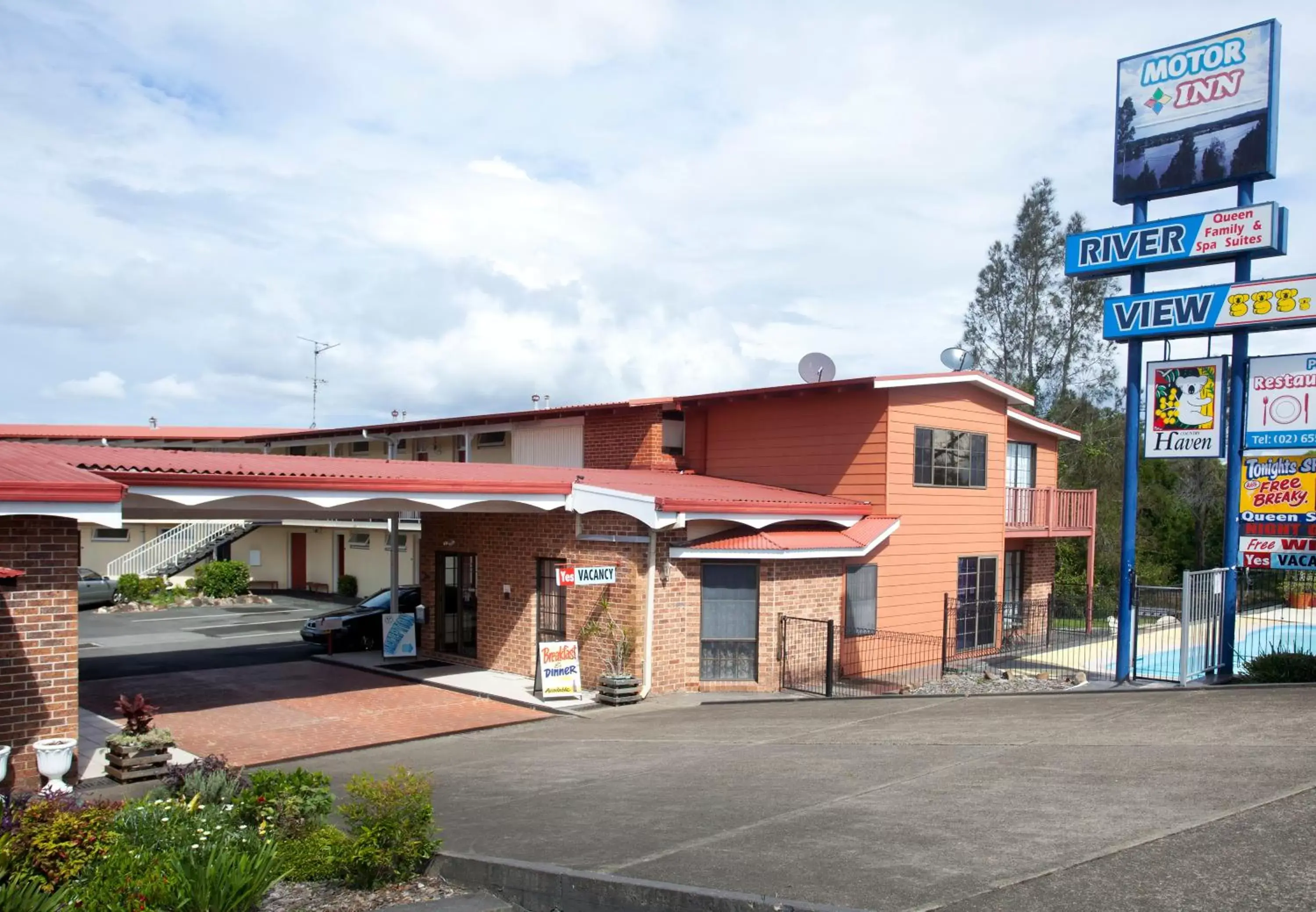 Facade/entrance, Property Building in Riverview Motor Inn