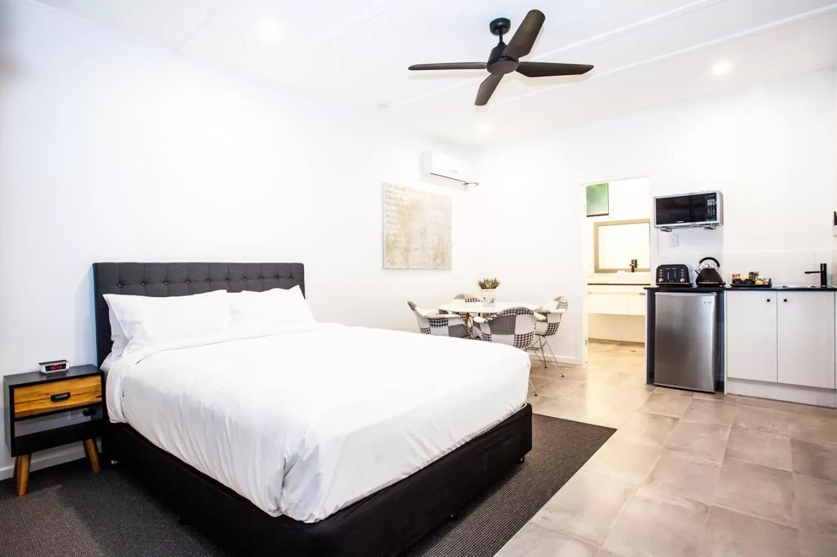 Two-Bedroom Family Suite in Darra Motel & Conference Centre Two-Bedroom Family Suite in Darra Motel & Conference Centre