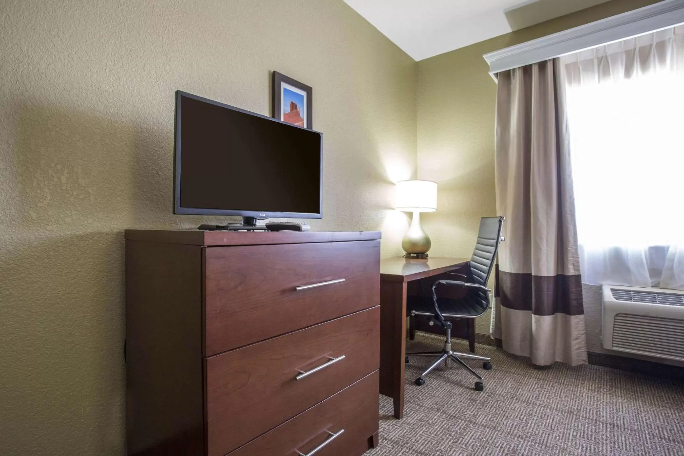 Photo of the whole room, TV/Entertainment Center in Comfort Inn & Suites Deming