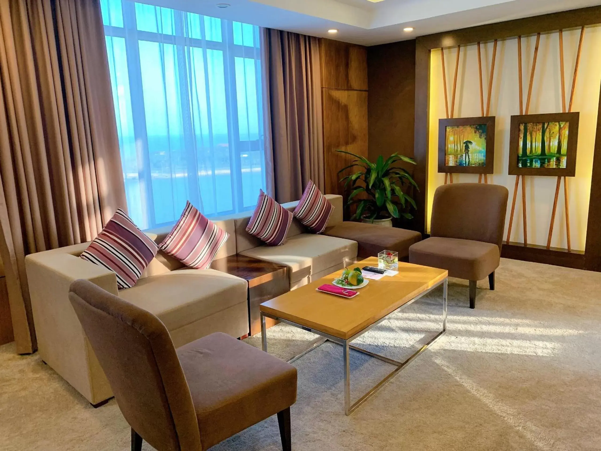 Living room, Seating Area in Muong Thanh Luxury Nhat Le Hotel