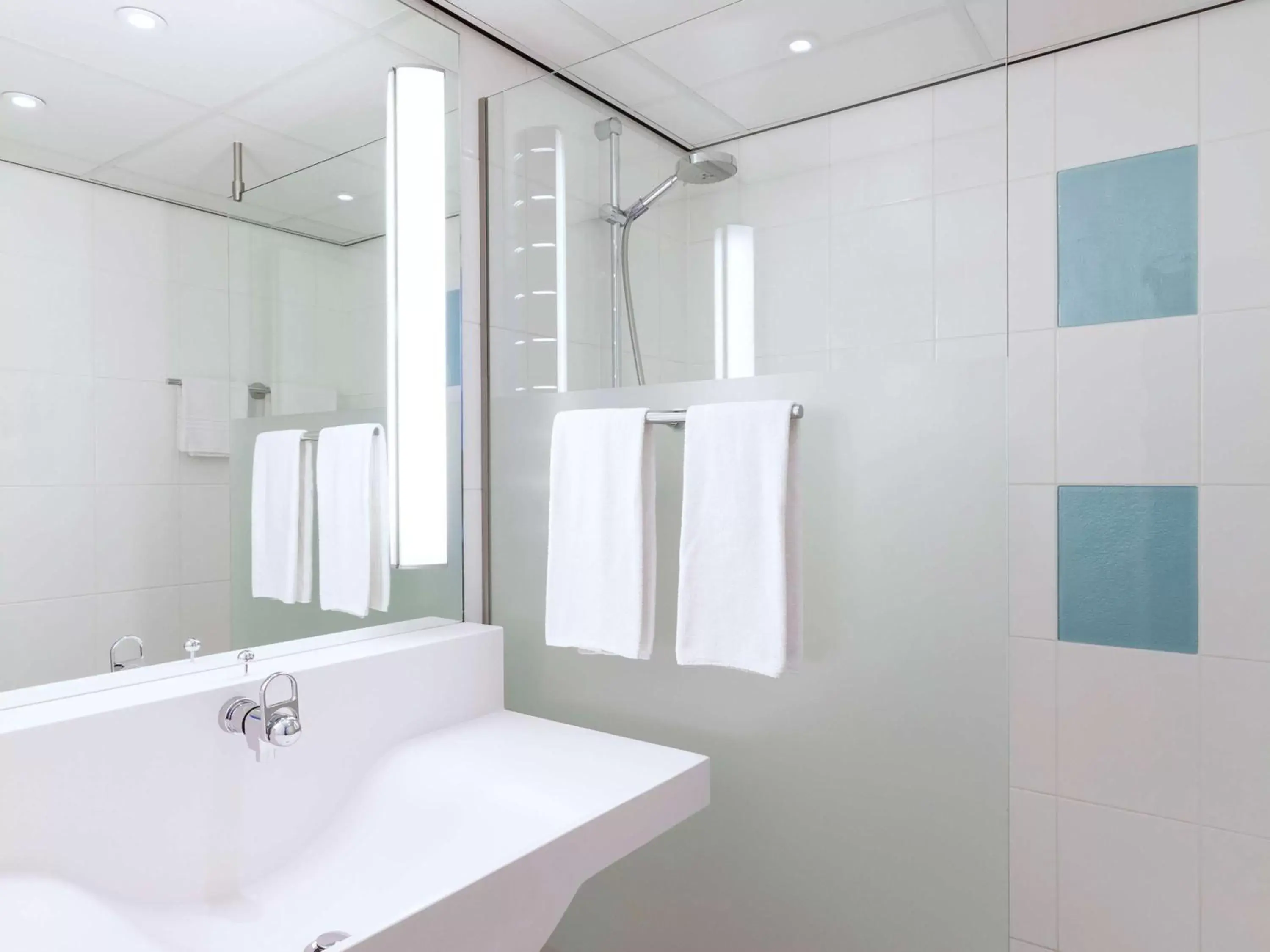 Property building, Bathroom in Novotel Rotterdam - Schiedam