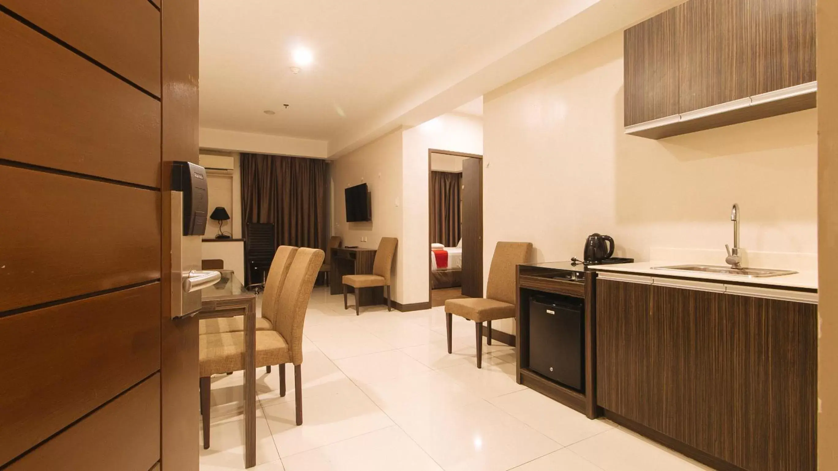 Photo of the whole room, Kitchen/Kitchenette in RedDoorz Premium @ West Avenue Quezon City