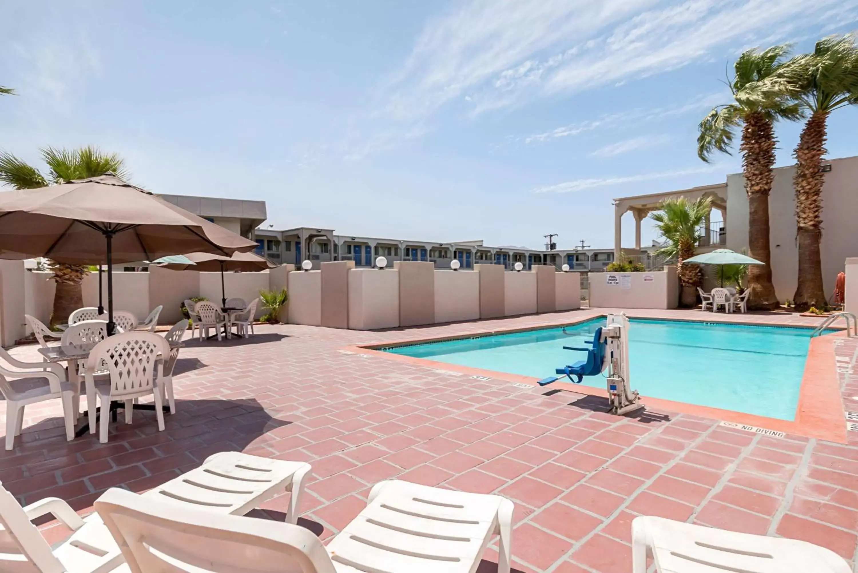Day, Swimming Pool in Motel 6-El Paso, TX - Airport - Fort Bliss