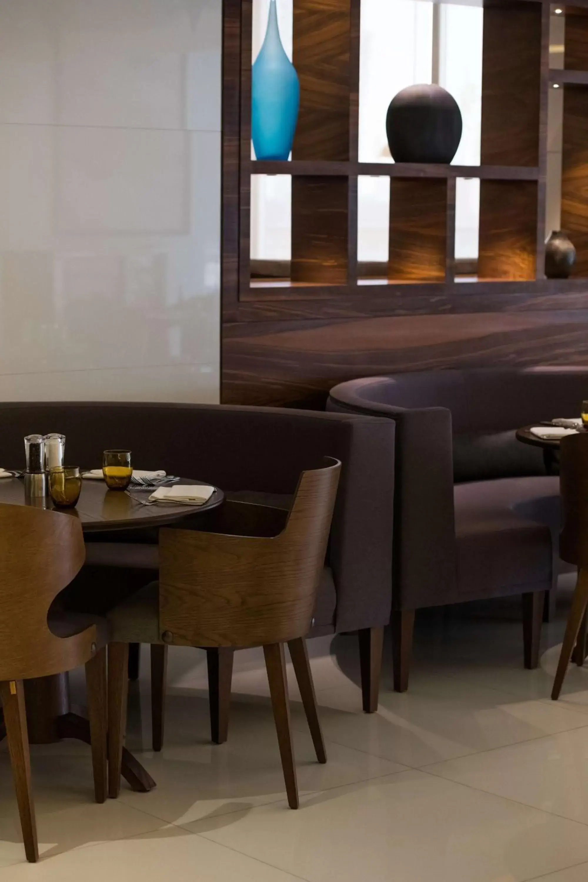 Lounge or bar, Restaurant/Places to Eat in Radisson Blu Hotel, Dubai Waterfront