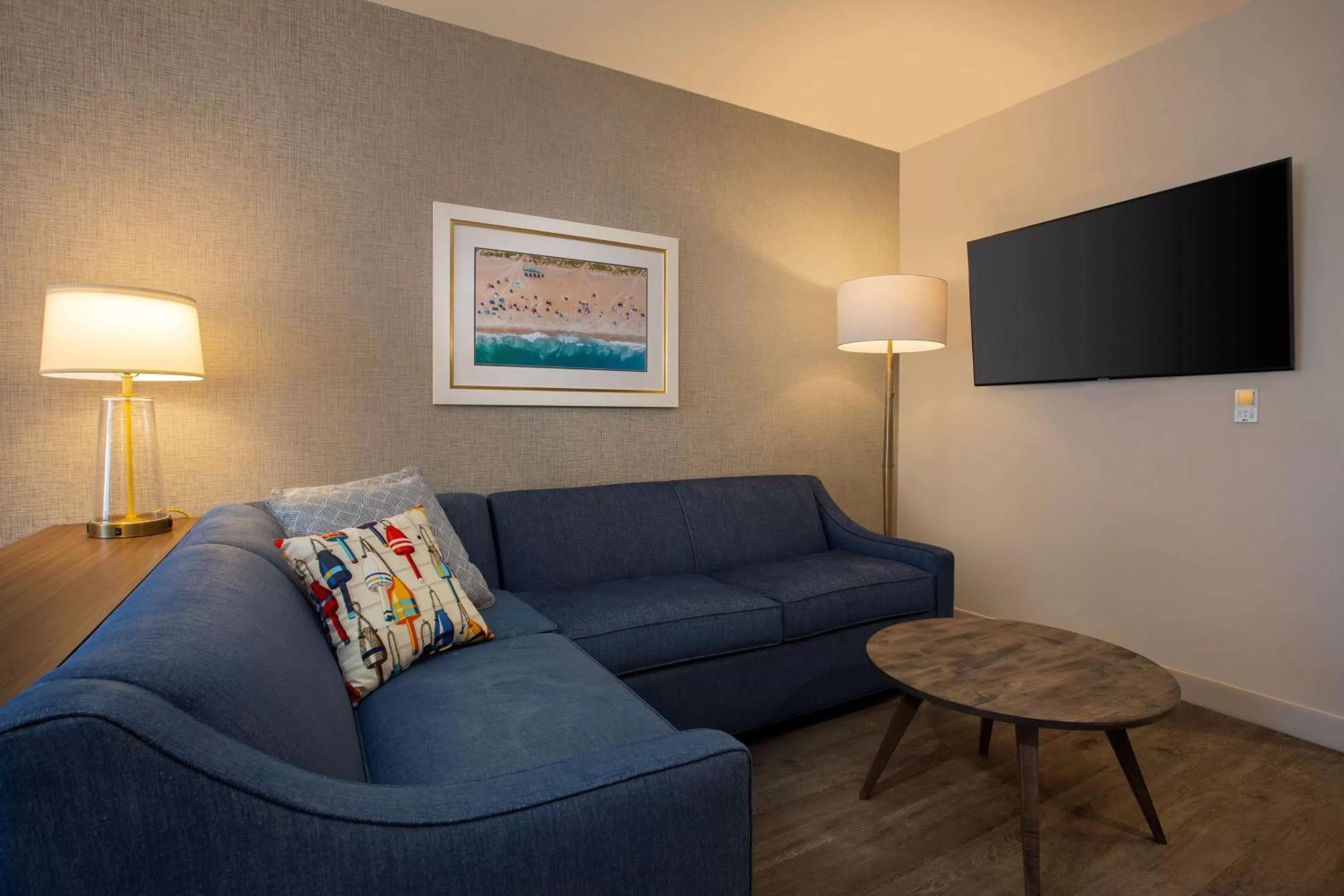 Living room in Fenwick Shores, Tapestry Collection by Hilton