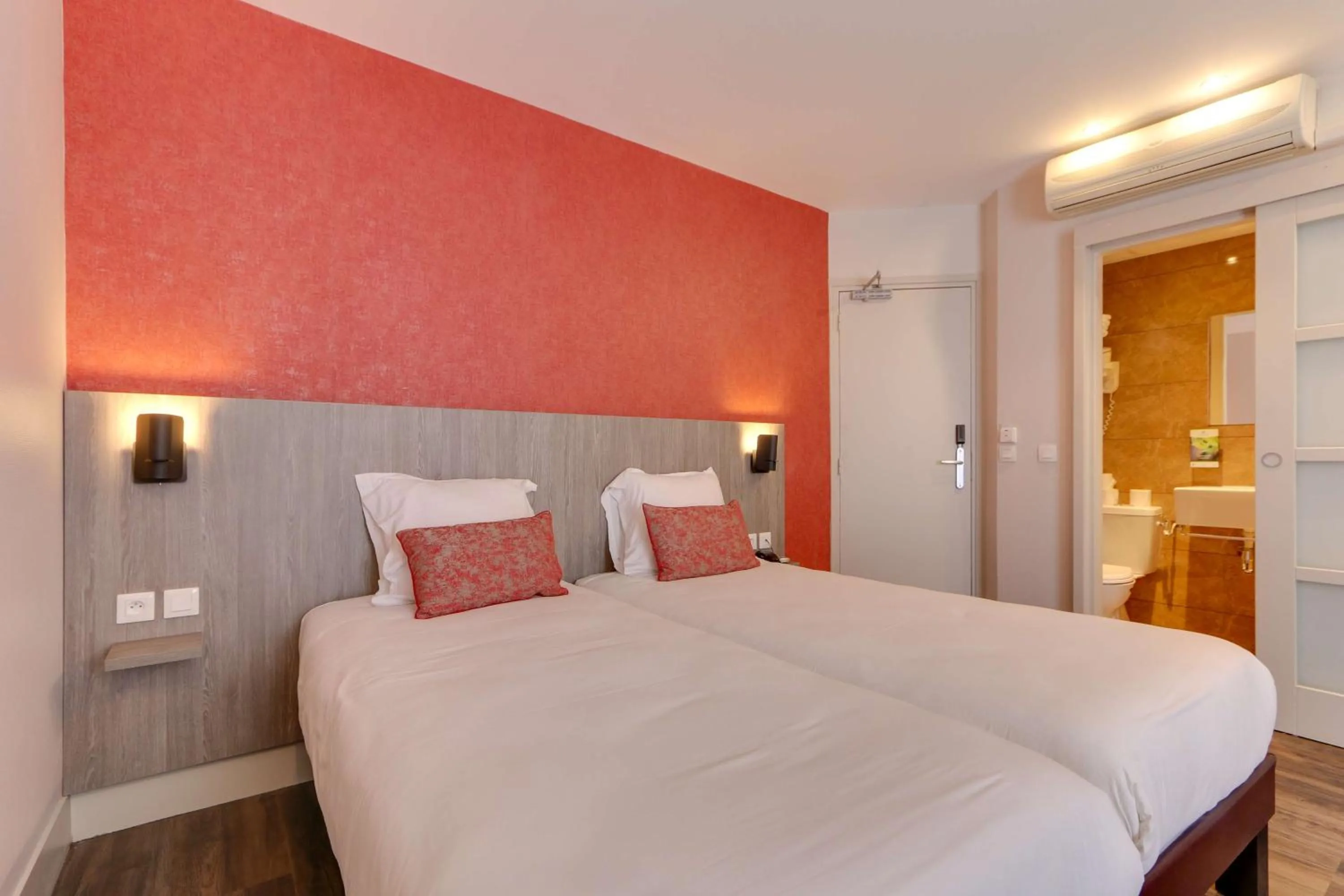 Photo of the whole room, Bed in Sure Hotel by Best Western Paris Gare du Nord
