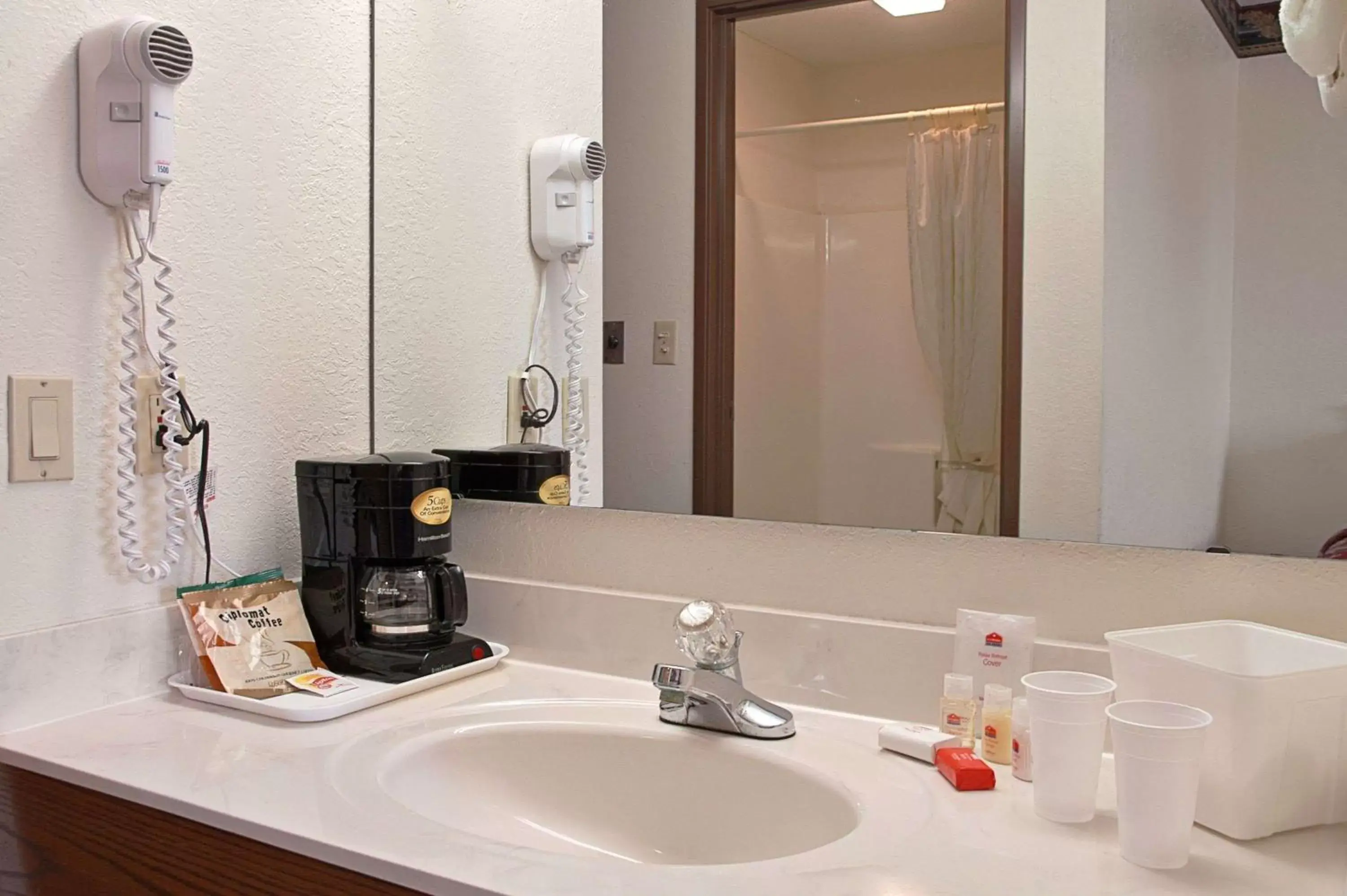 Photo of the whole room, Bathroom in Super 8 by Wyndham Crawfordsville