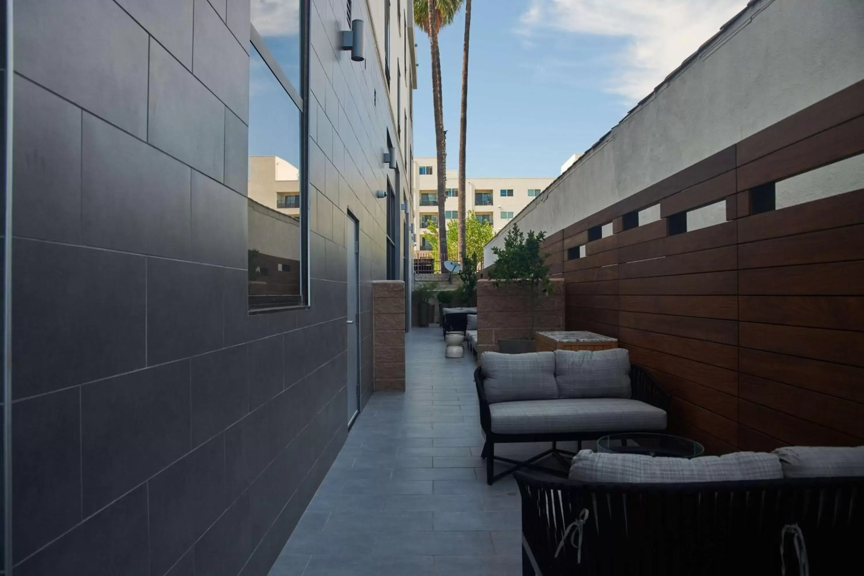 Patio in Hampton Inn & Suites Sherman Oaks