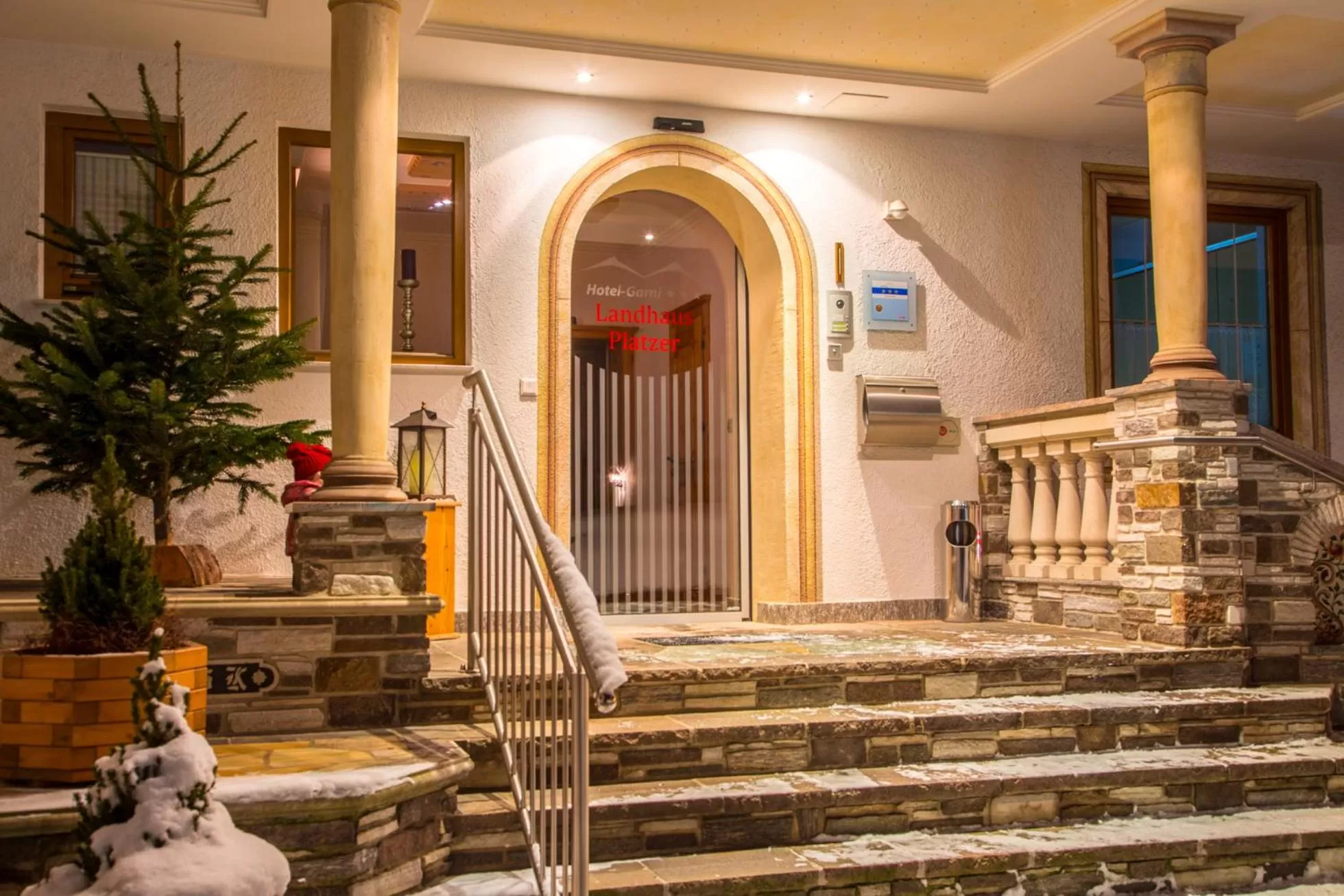 Facade/entrance in Hotel Garni Landhaus Platzer