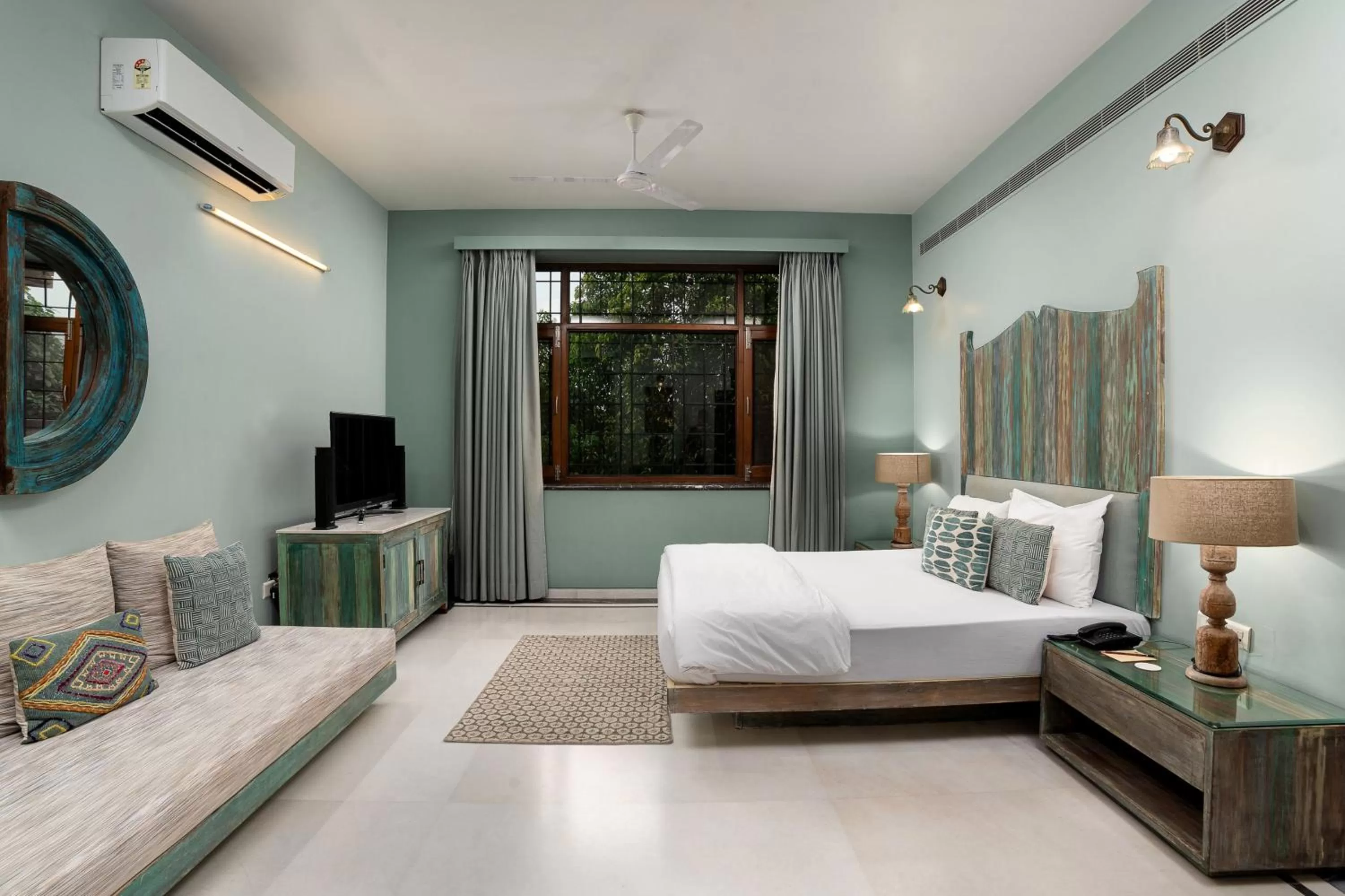 Bedroom, Bed in The Almond Tree